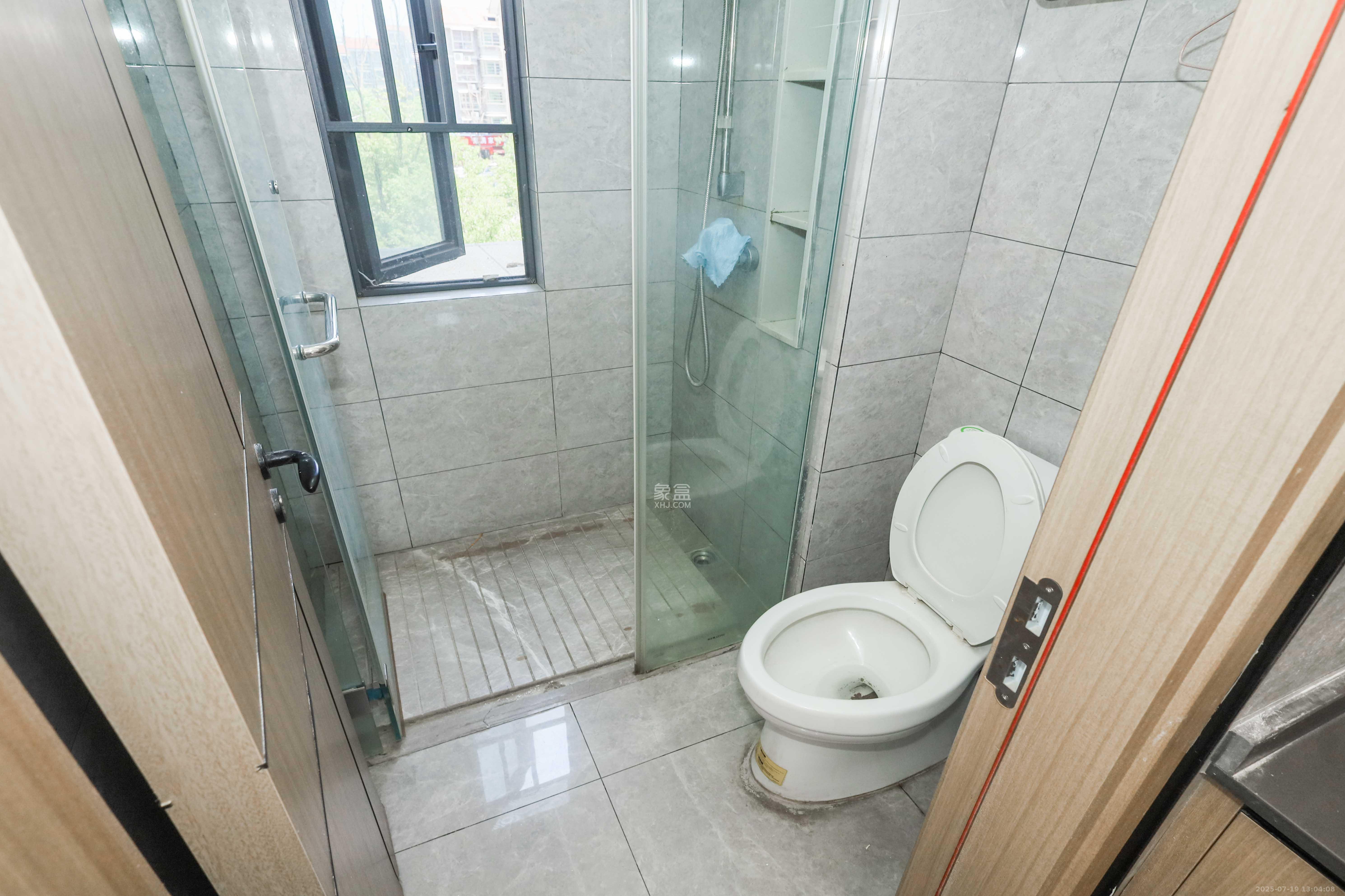 爱家当代境 4室2厅2卫 170.0万 爱家当代境 4室2厅2卫 170.0万卫生间