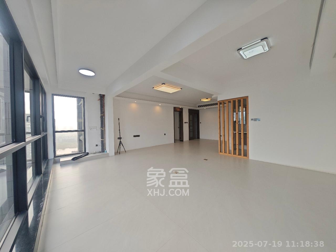 绿地V岛  2室2厅2卫    3500.0元/月