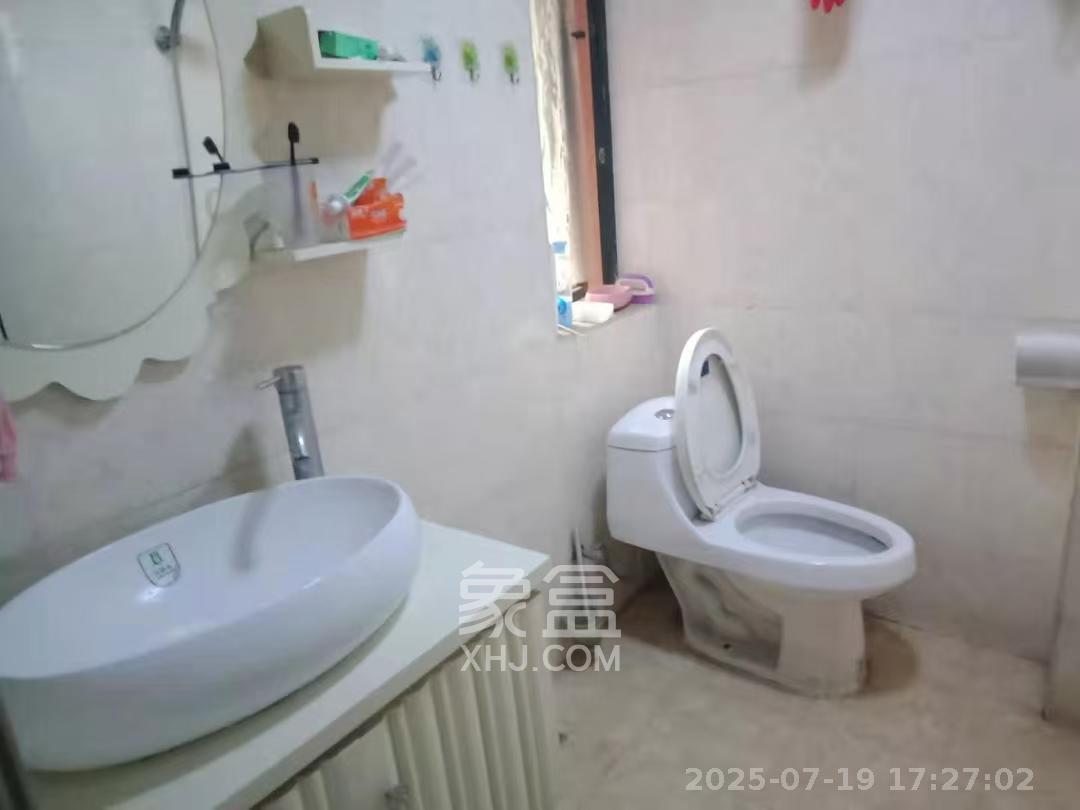 尊邸华庭  3室1厅1卫   2400.00元/月室内图