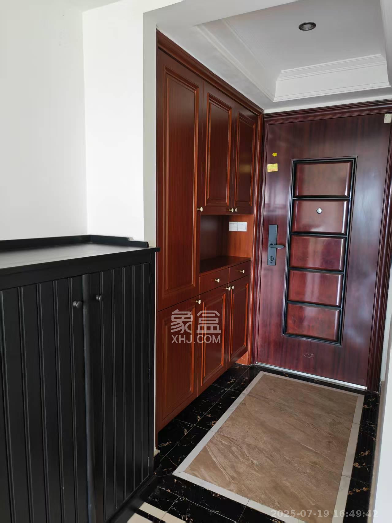 中海国际五期  3室2厅2卫    2400.0元/月 中海国际五期  3室2厅2卫    2400.0元/月室内图