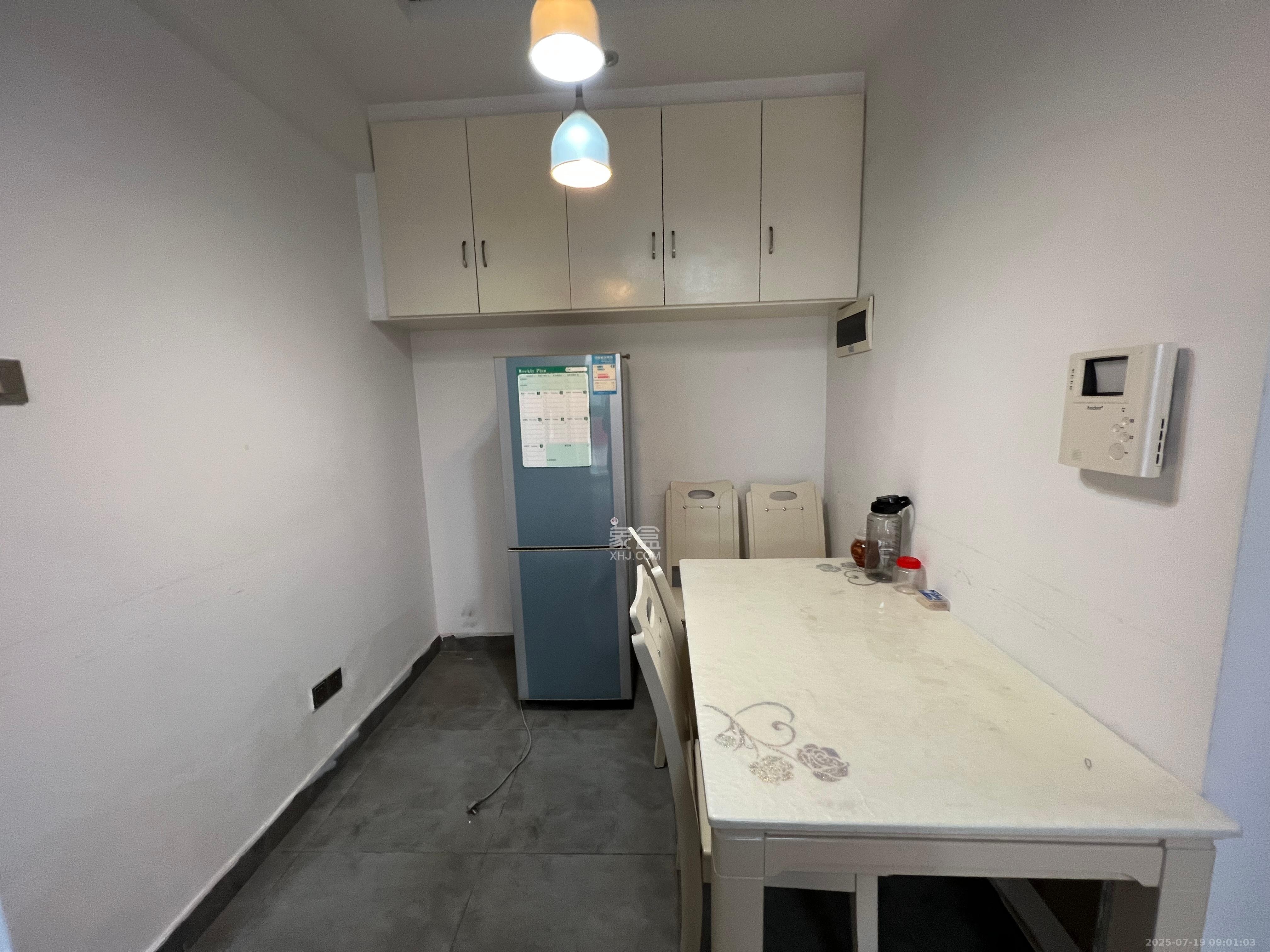 中城丽景香山园  2室2厅1卫    2300.0元/月室内图