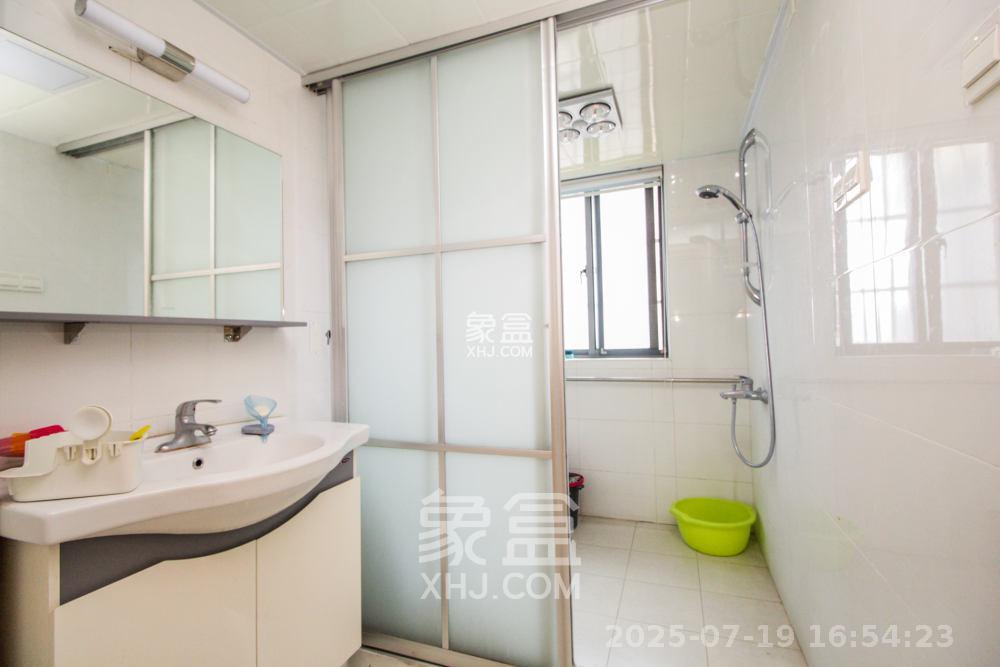 上海城小区 4室2厅2卫 2600.0元/月 上海城小区 4室2厅2卫 2600.0元/月室内图