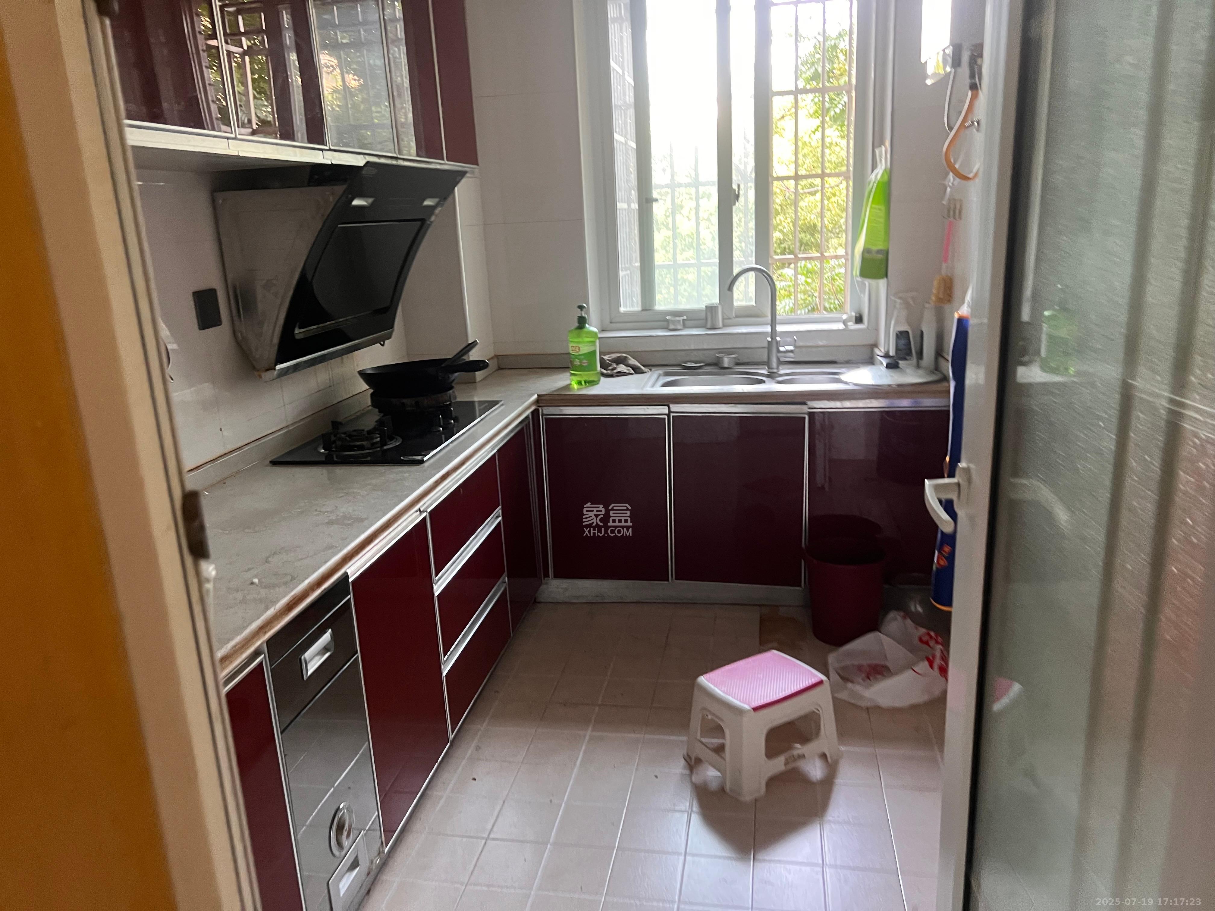 金麓西岸和苑  1室0厅0卫    2000.0元/月室内图