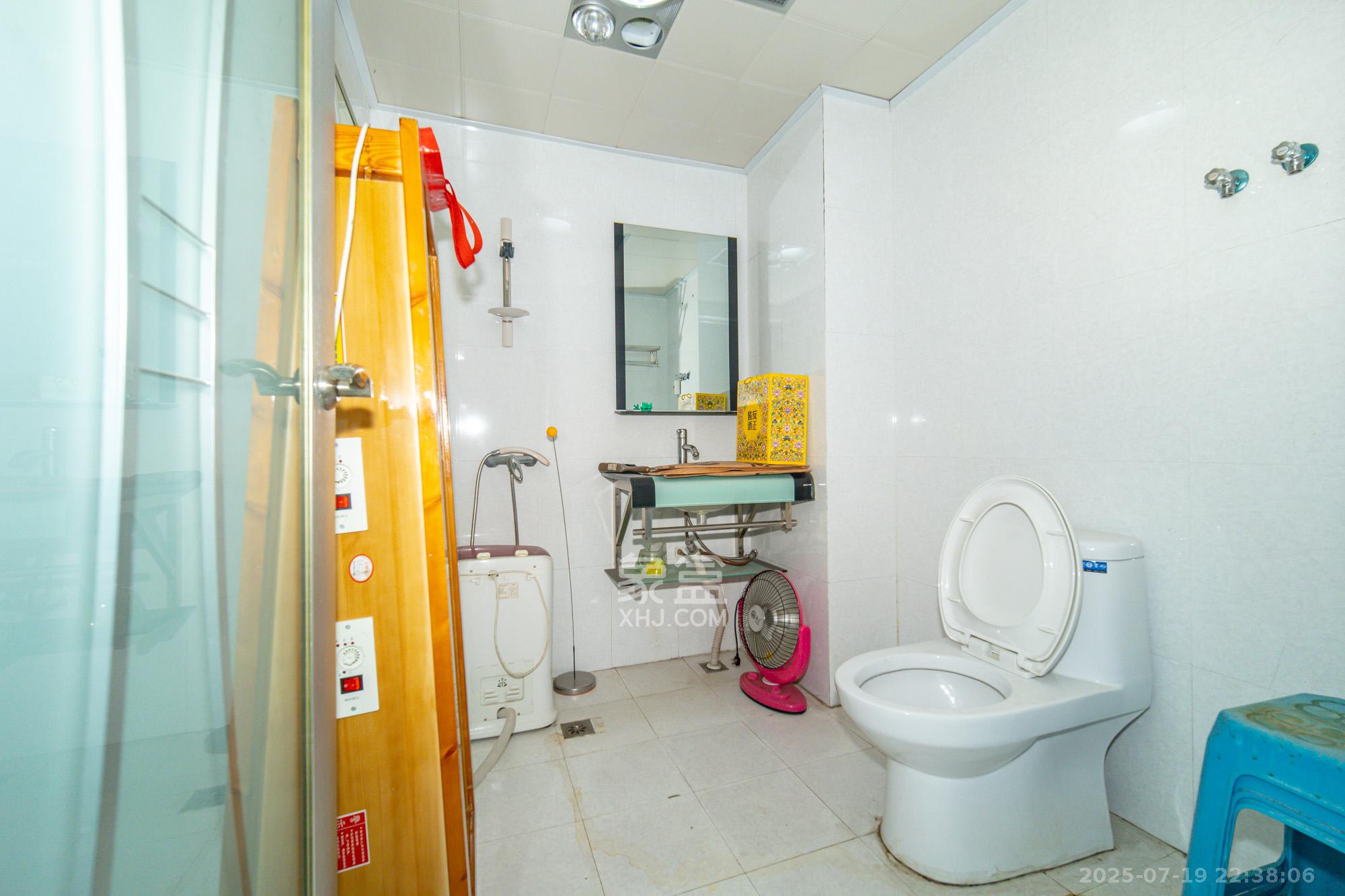 楚天馨苑 3室2厅2卫 59.8万 楚天馨苑 3室2厅2卫 59.8万卫生间