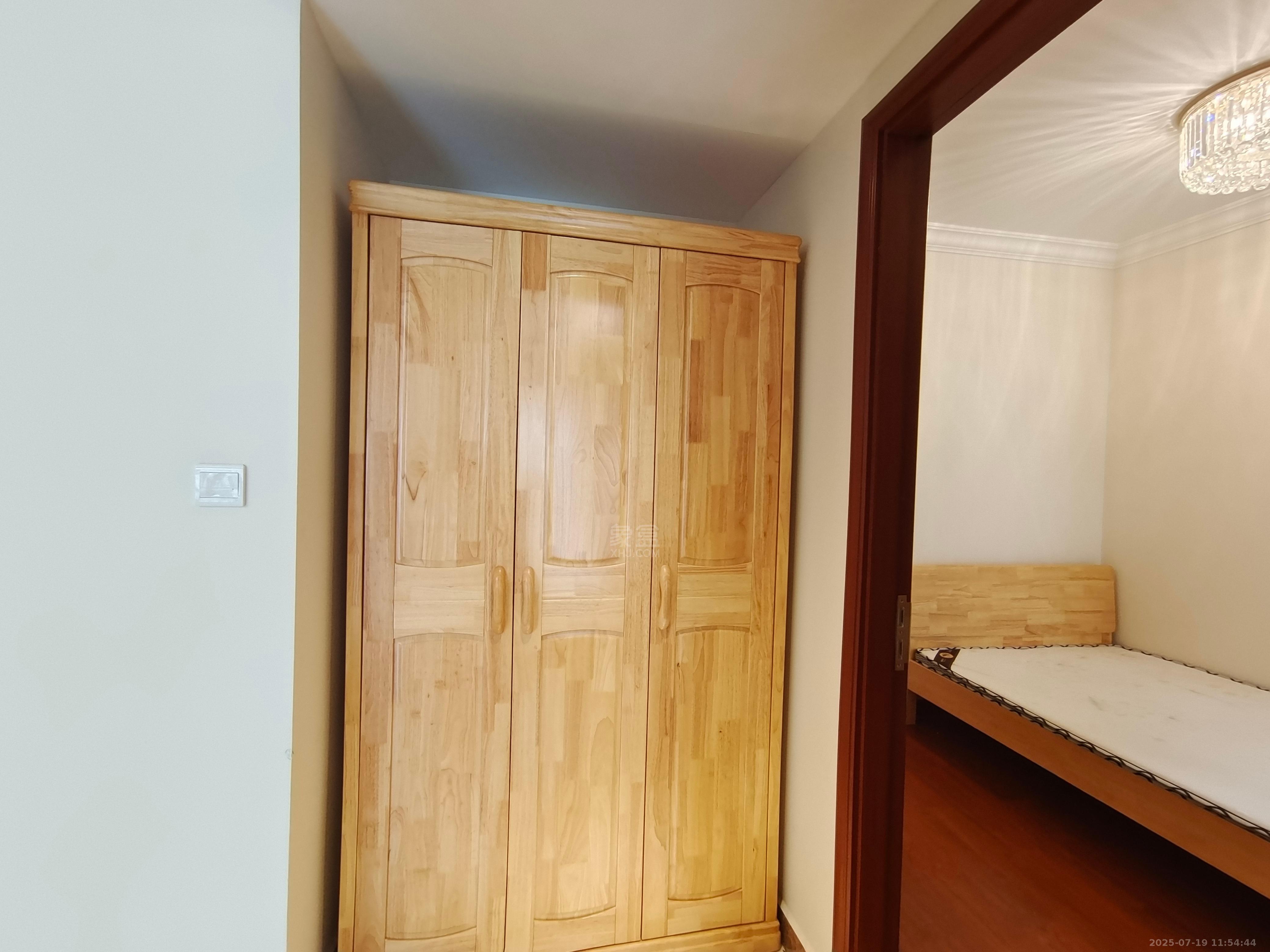 恒大华府 3室2厅1卫 2000.0元/月 恒大华府 3室2厅1卫 2000.0元/月室内图