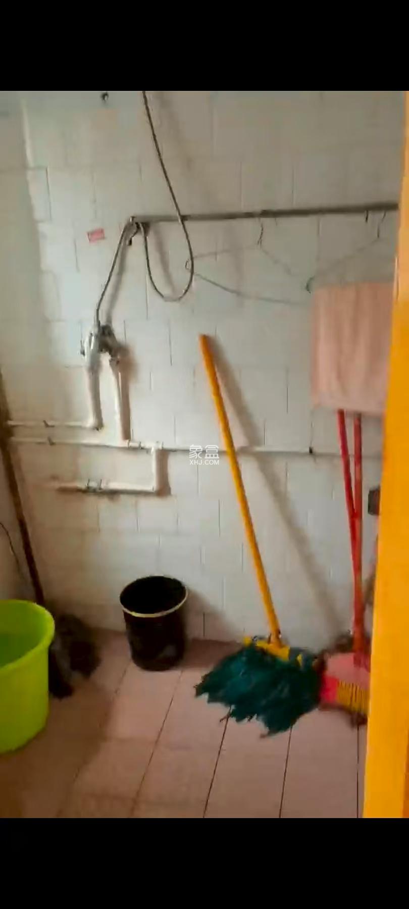 农业农机学校院内家属楼 3室2厅1卫 700.0元/月 农业农机学校院内家属楼 3室2厅1卫 700.0元/月室内图