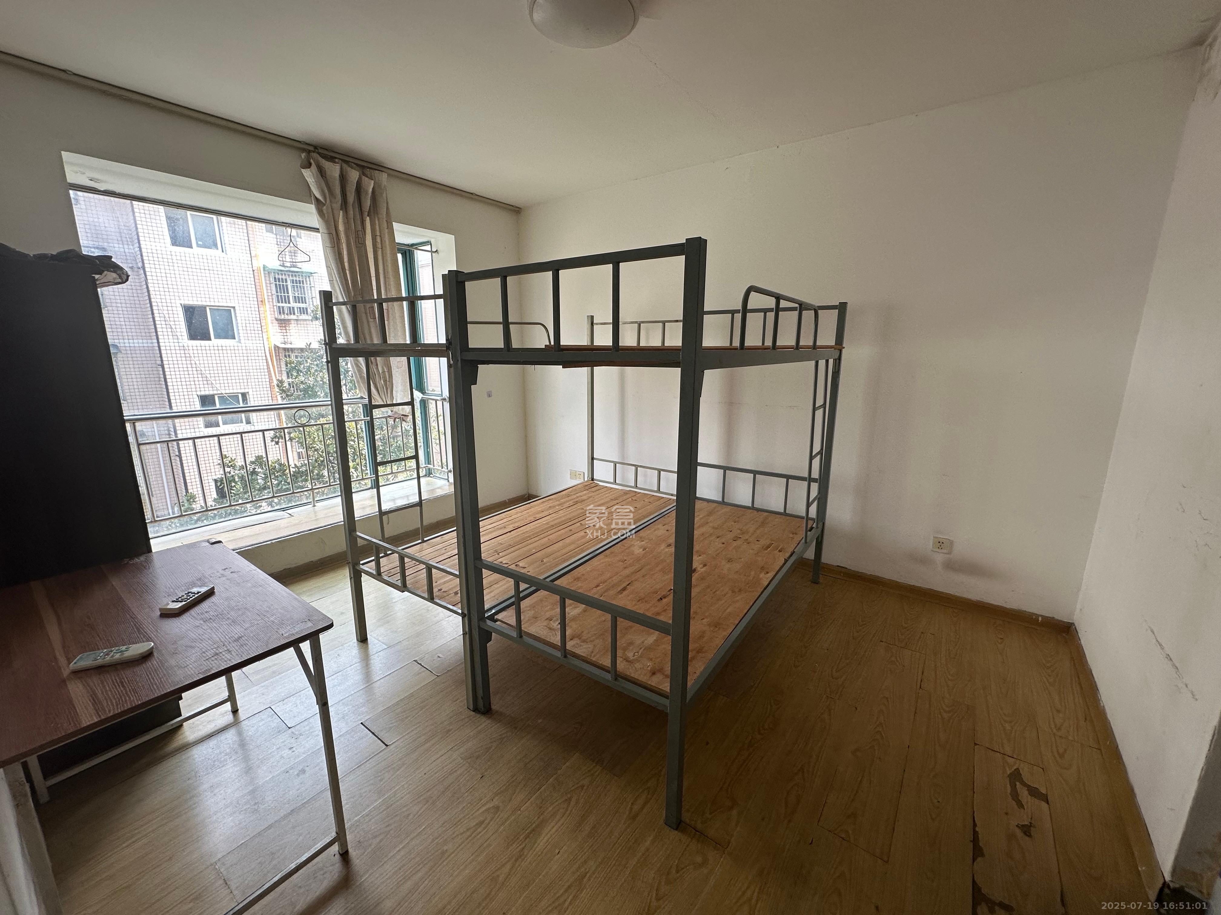 东方新城  3室2厅2卫   2000.00元/月室内图