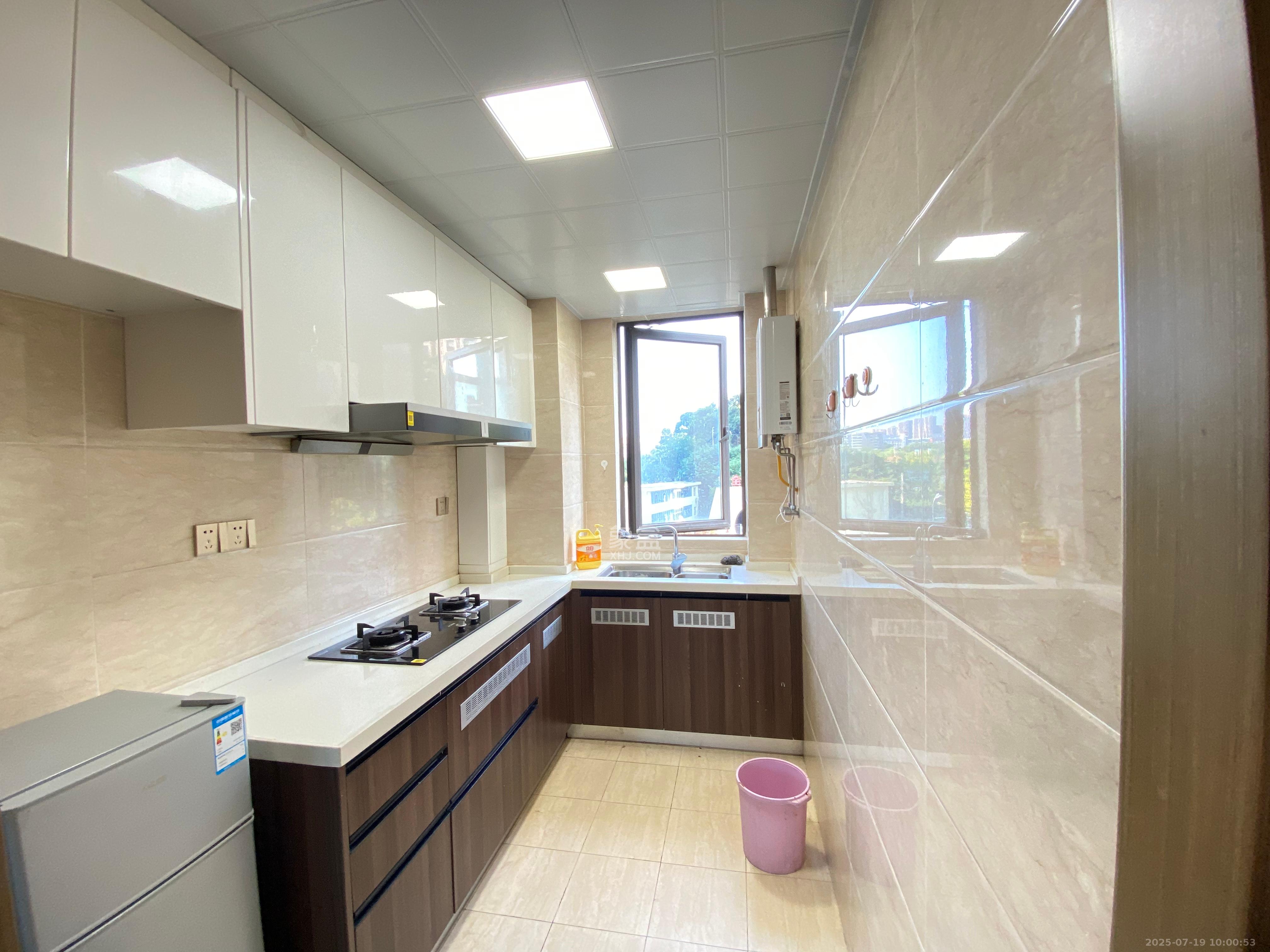 鑫苑芙蓉鑫家  3室2厅2卫    2500.0元/月 鑫苑芙蓉鑫家  3室2厅2卫    2500.0元/月室内图