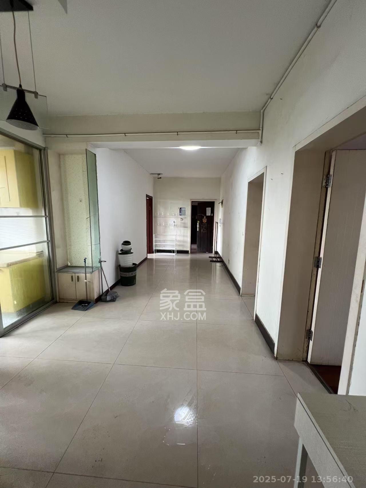 芙蓉苑 4室2厅2卫 2700.0元/月 芙蓉苑 4室2厅2卫 2700.0元/月室内图