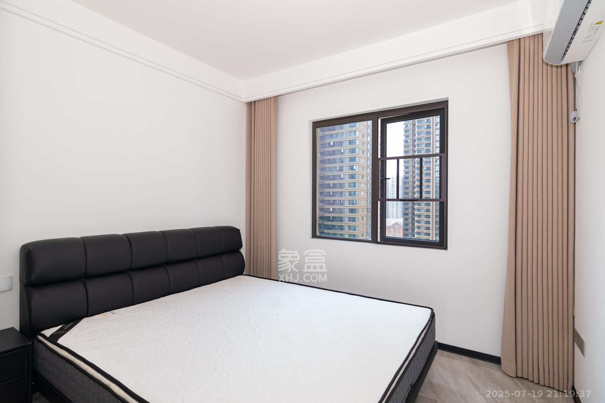 润和美郡(润和紫郡五期)  4室2厅2卫    135.0万 润和美郡(润和紫郡五期)  4室2厅2卫    135.0万卧室