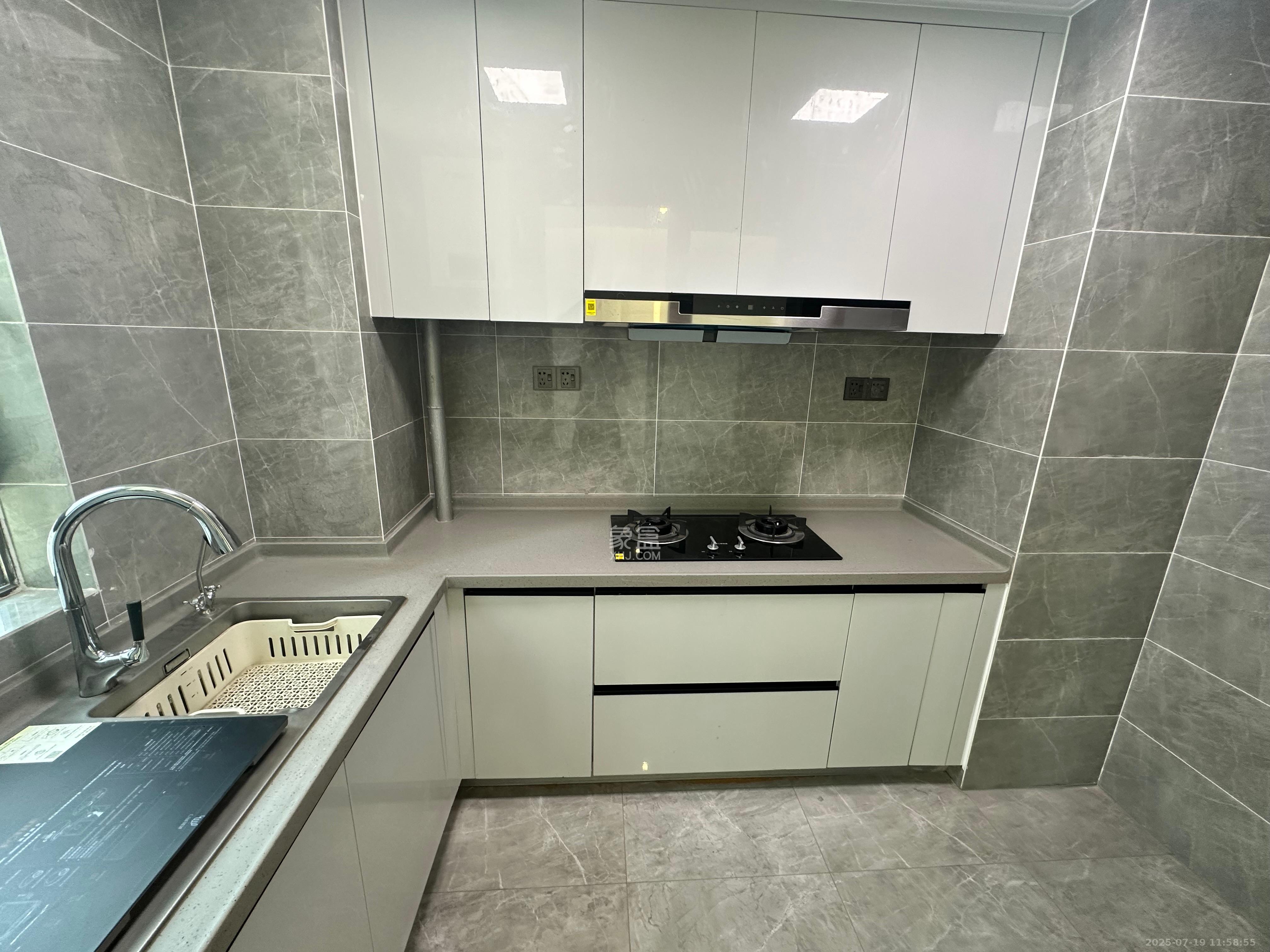 卓越中寰  4室2厅2卫    5800.0元/月 卓越中寰  4室2厅2卫    5800.0元/月室内图