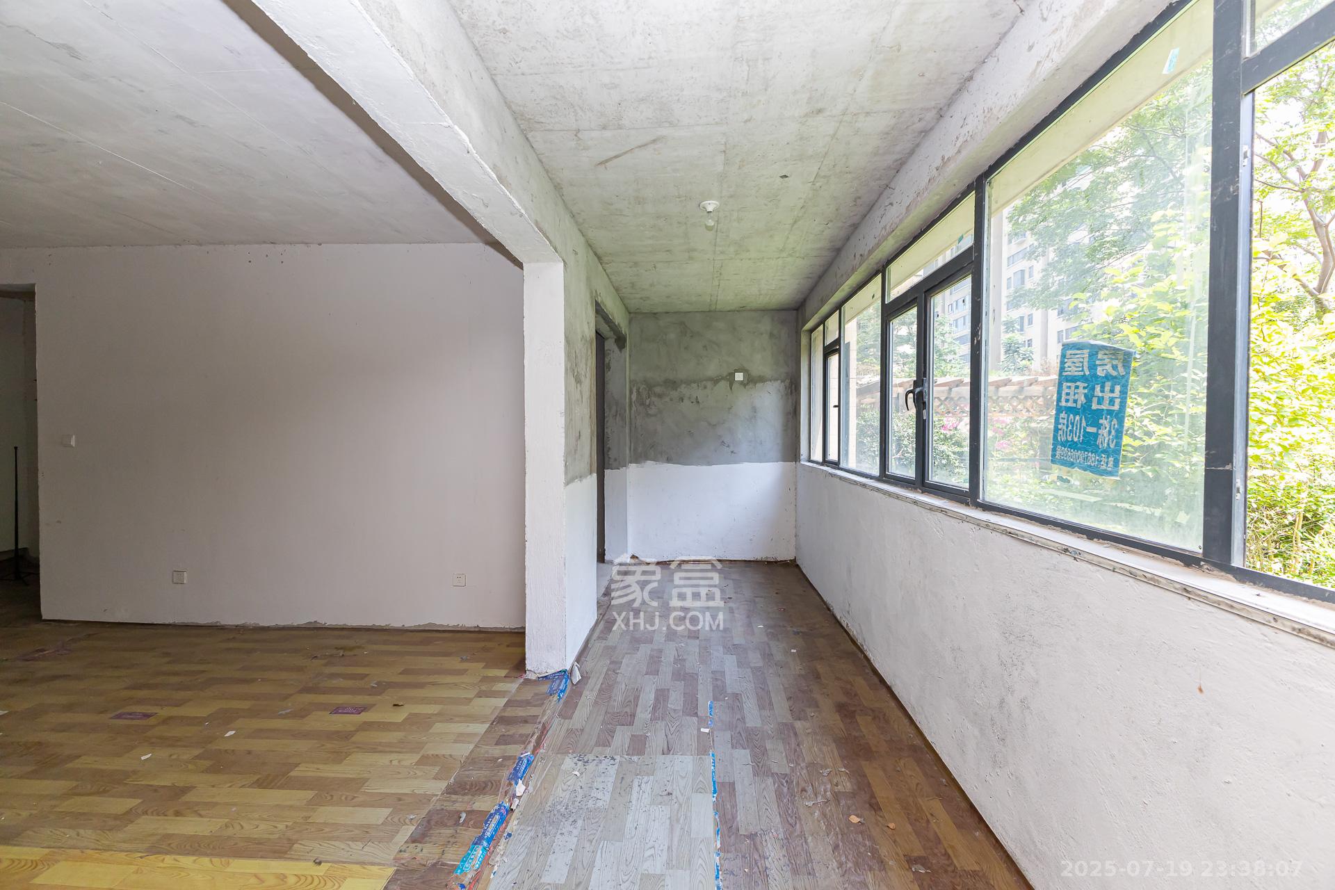 金湘苑(星澜之悦) 4室2厅1卫 136.8万 金湘苑(星澜之悦) 4室2厅1卫 136.8万阳台