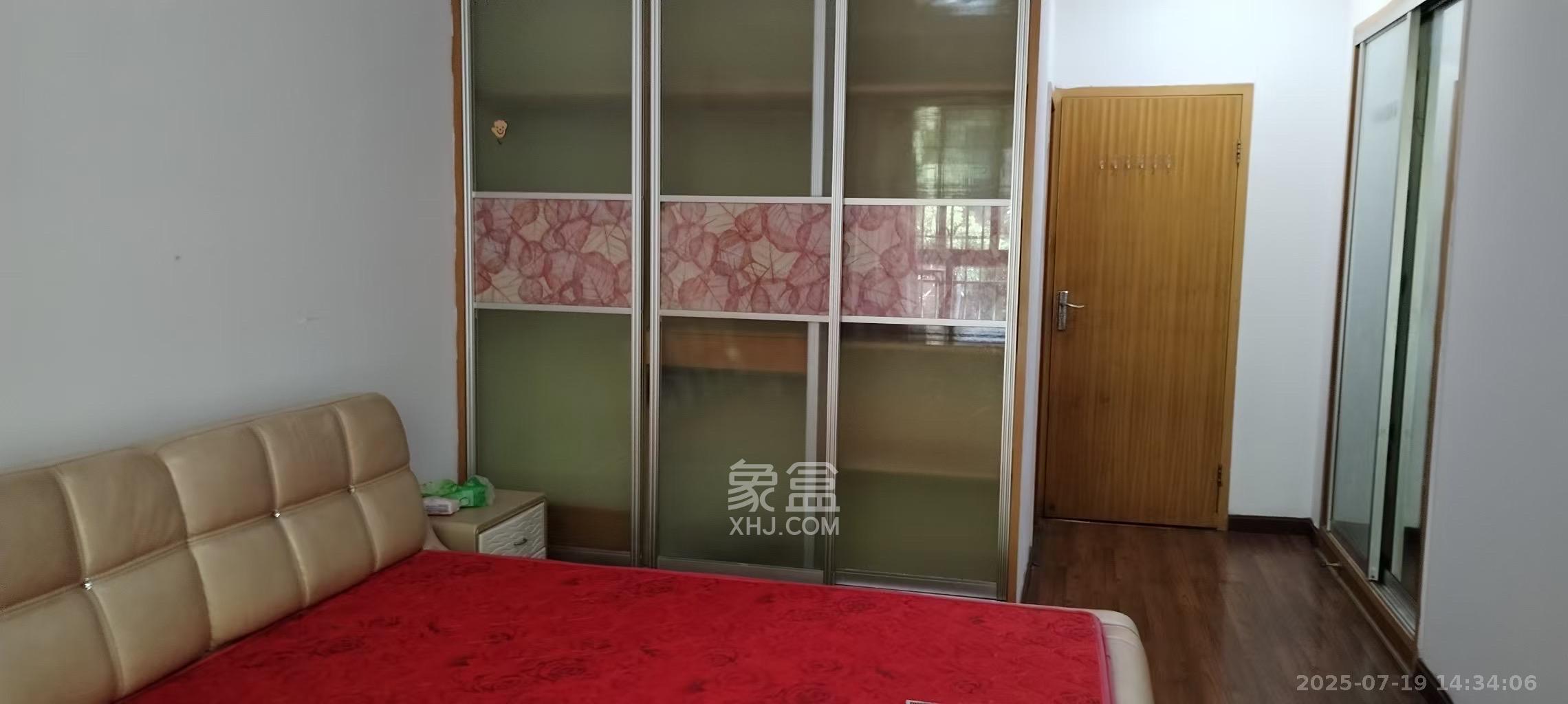 涉外花园 3室2厅1卫 2400.0元/月 涉外花园 3室2厅1卫 2400.0元/月室内图