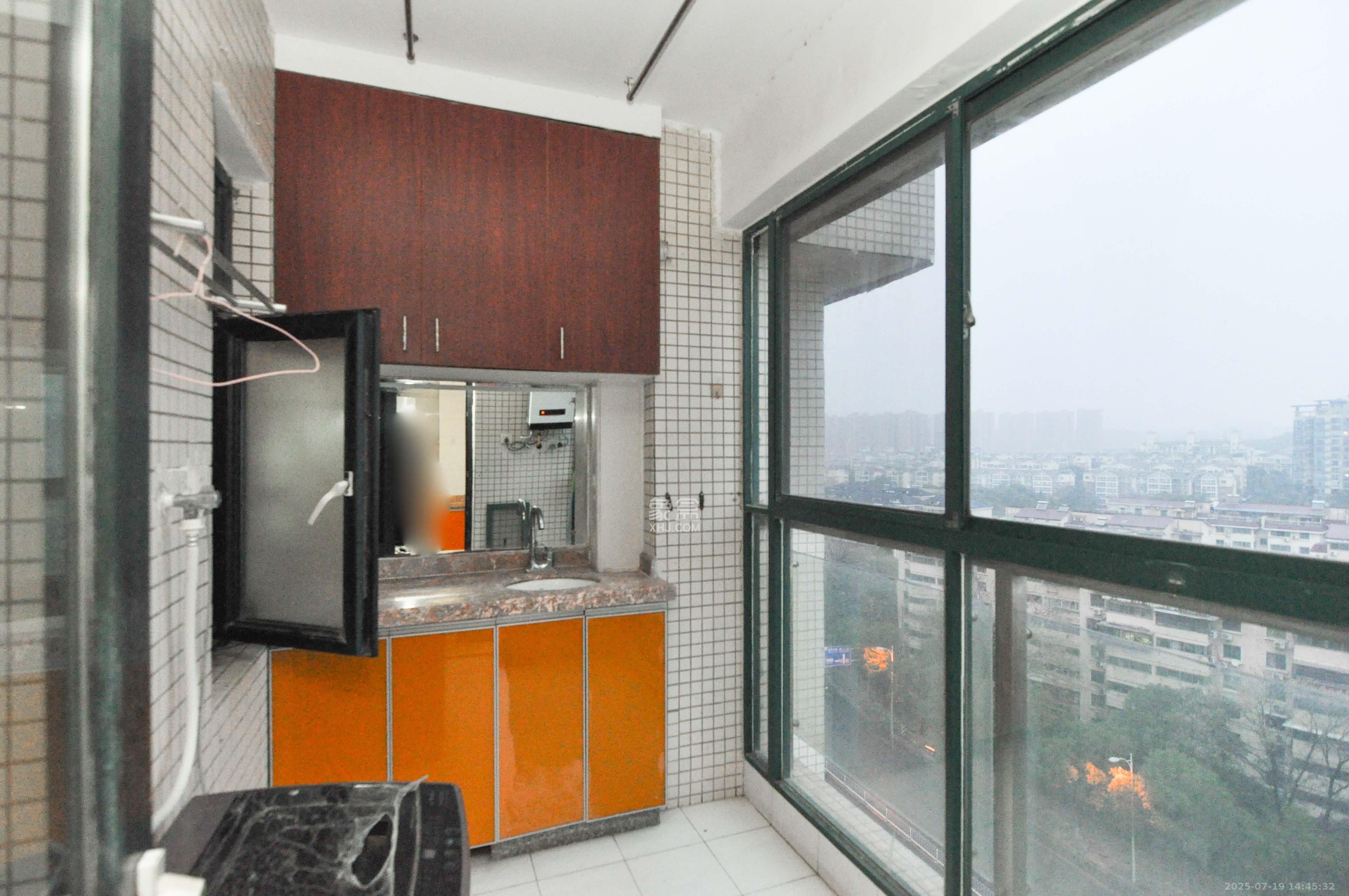 高鑫麓城 3室2厅2卫 125.0万 高鑫麓城 3室2厅2卫 125.0万厨房