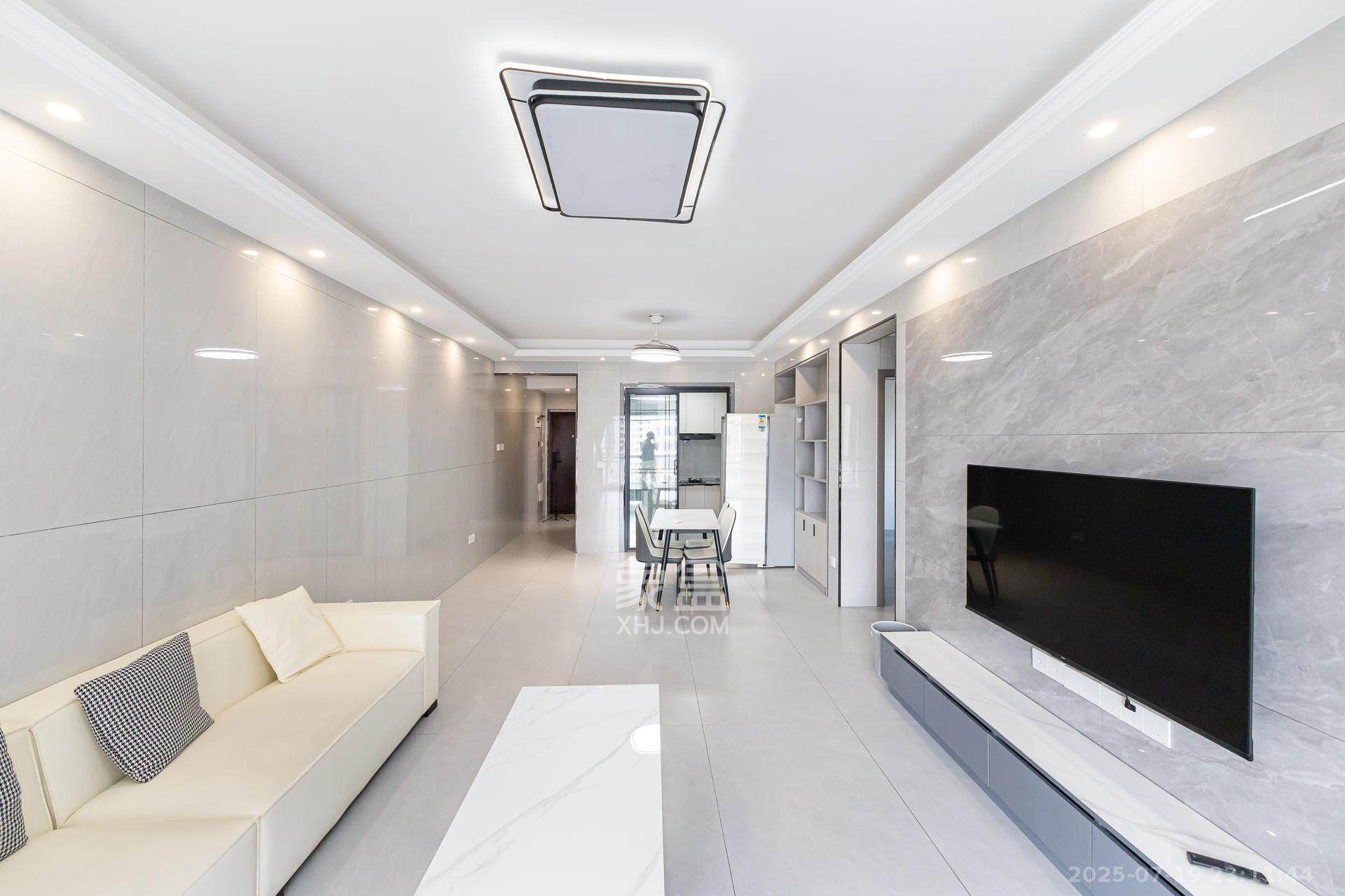 金湘苑(星澜之悦) 3室2厅1卫 82.8万 金湘苑(星澜之悦) 3室2厅1卫 82.8万客厅