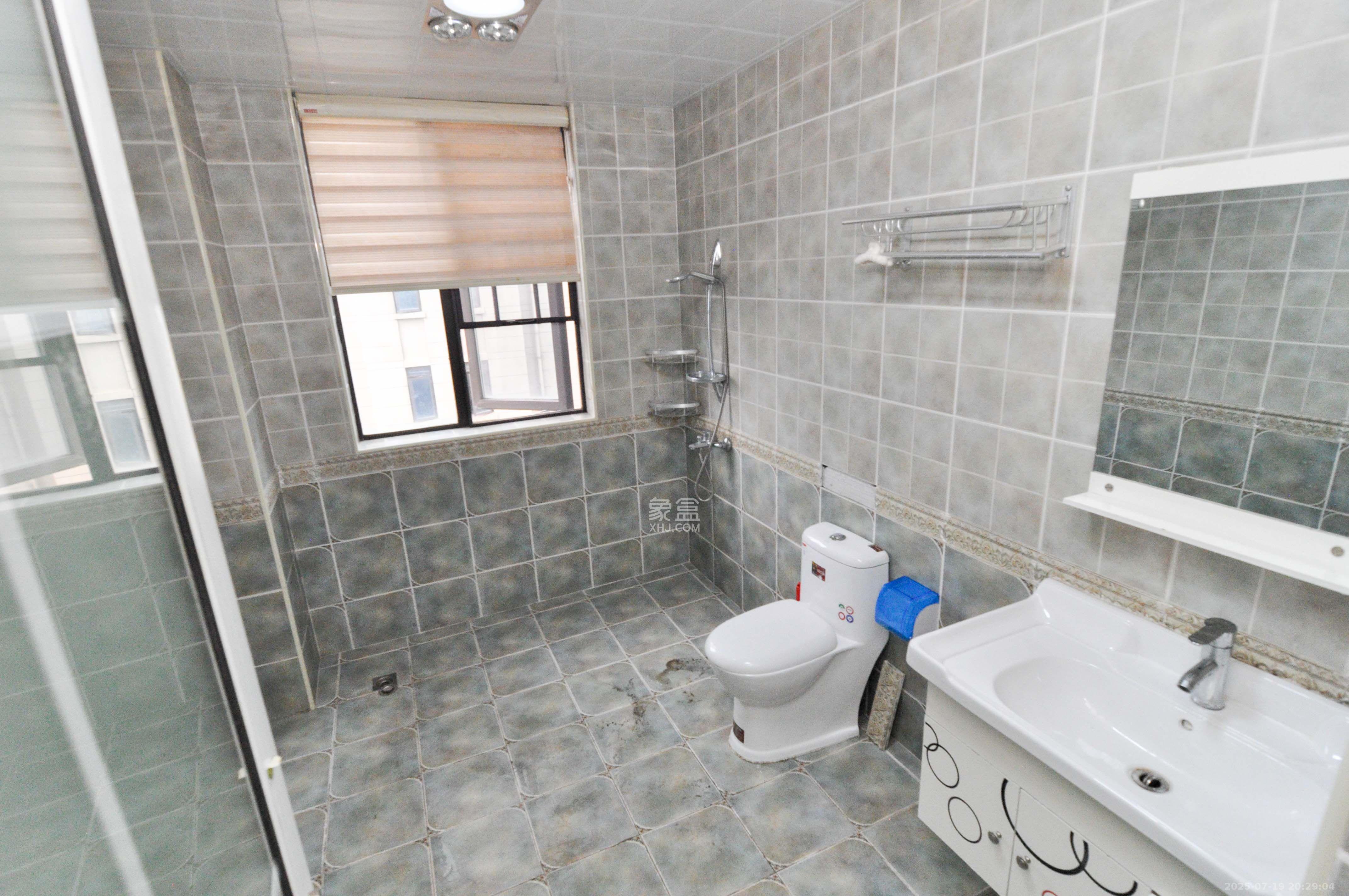 达美溪湖湾  5室2厅2卫    5000.0元/月室内图