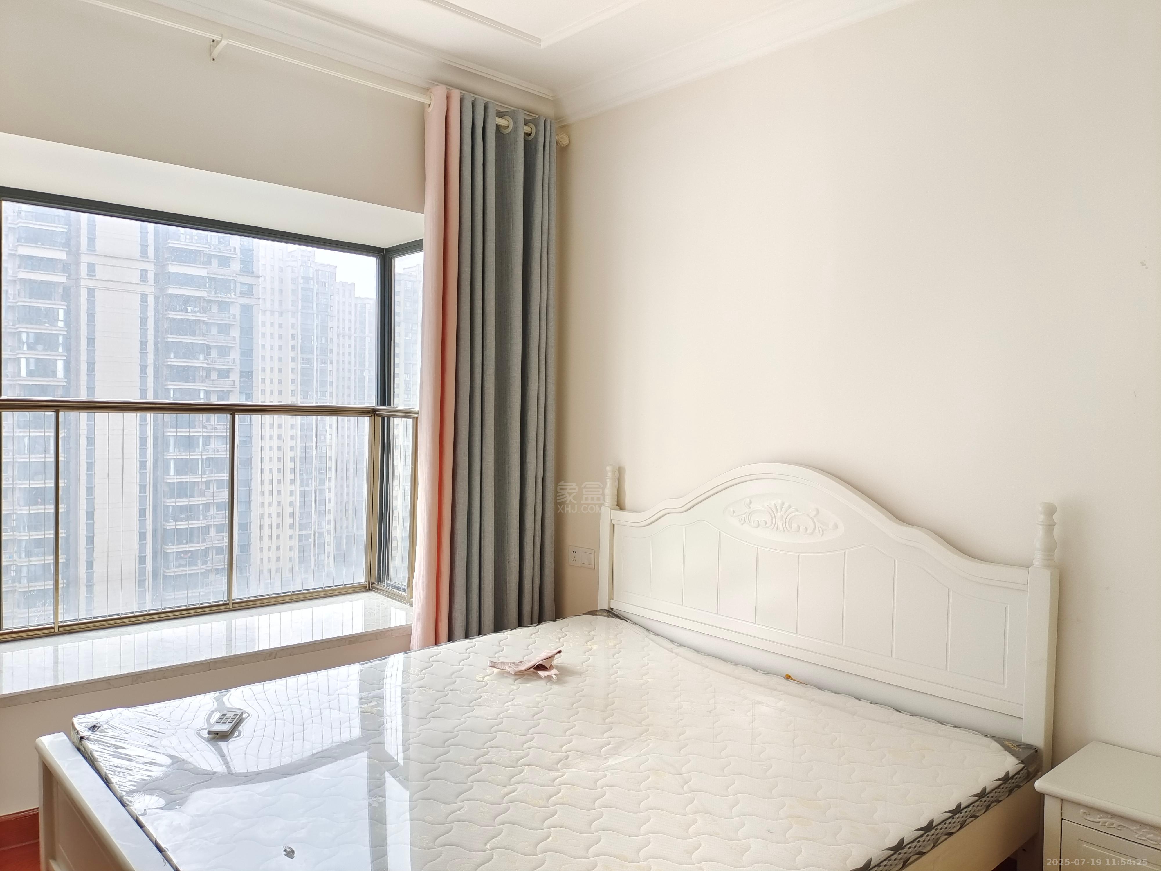 恒大华府 3室2厅1卫 2000.0元/月 恒大华府 3室2厅1卫 2000.0元/月室内图