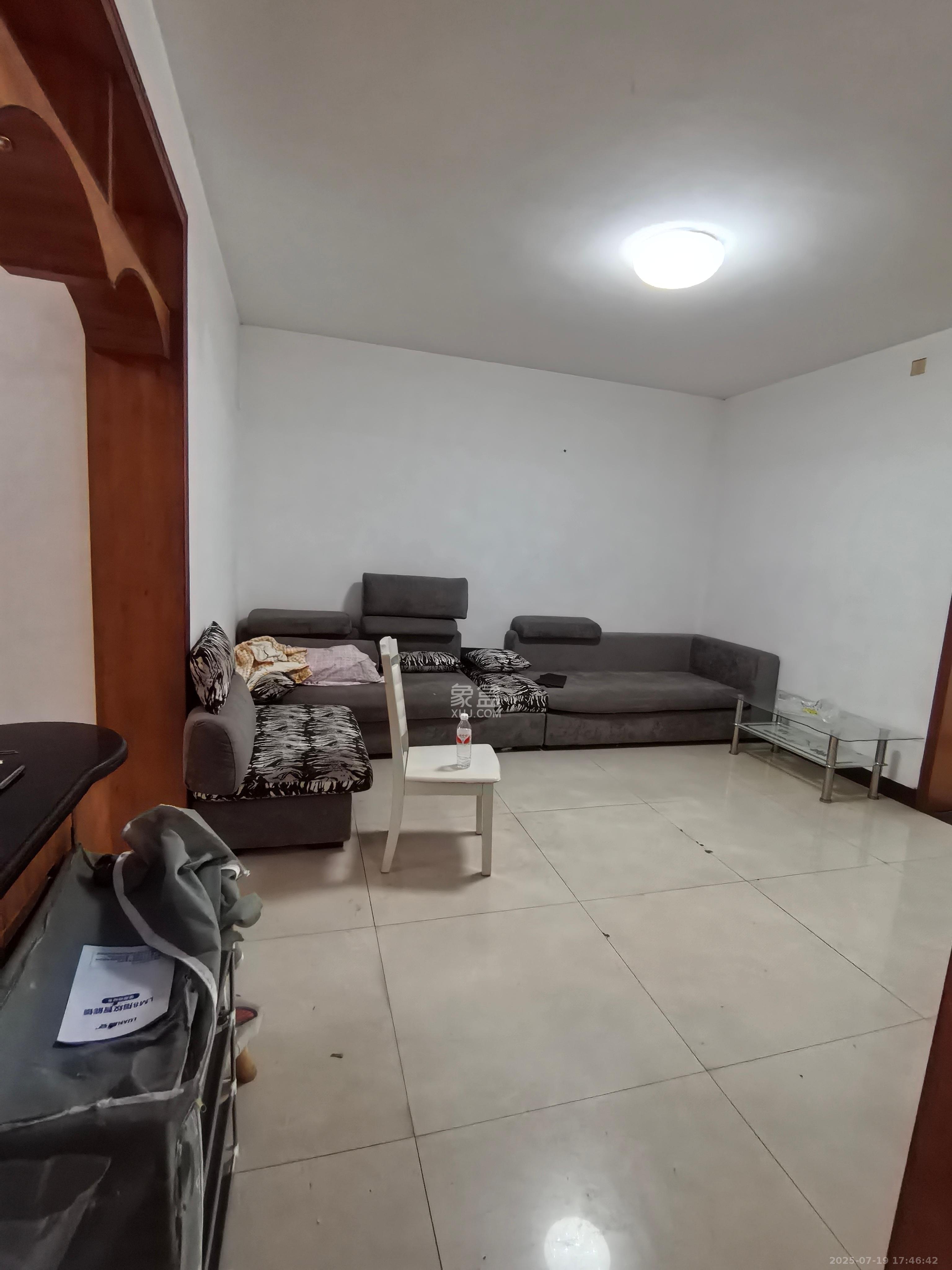 中南汽车世界  2室0厅0卫    1300.0元/月 中南汽车世界  2室0厅0卫    1300.0元/月