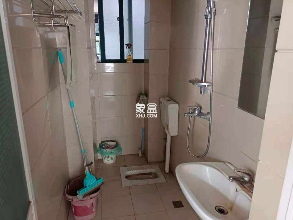 华荣府 3室2厅2卫 3000.0元/月 华荣府 3室2厅2卫 3000.0元/月室内图