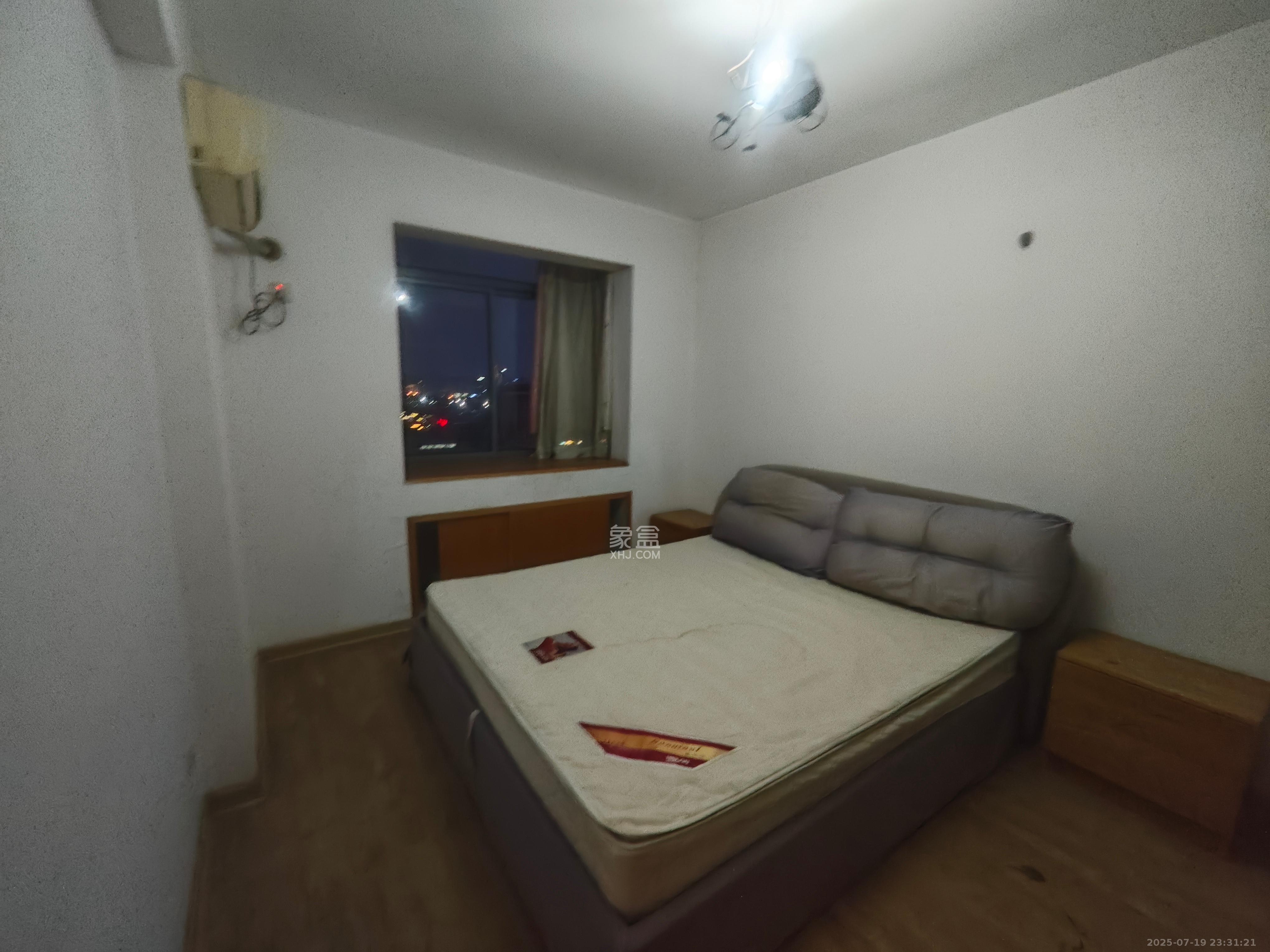 东方美地  2室1厅1卫   1300.00元/月室内图