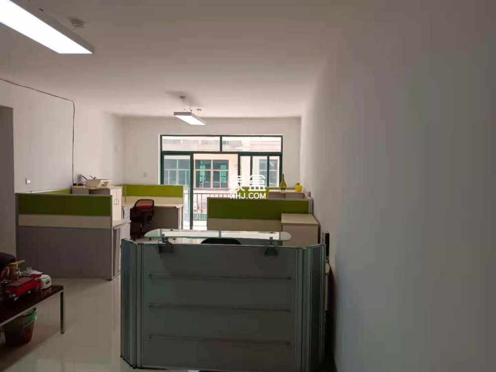 华荣府 3室2厅2卫 3000.0元/月 华荣府 3室2厅2卫 3000.0元/月室内图