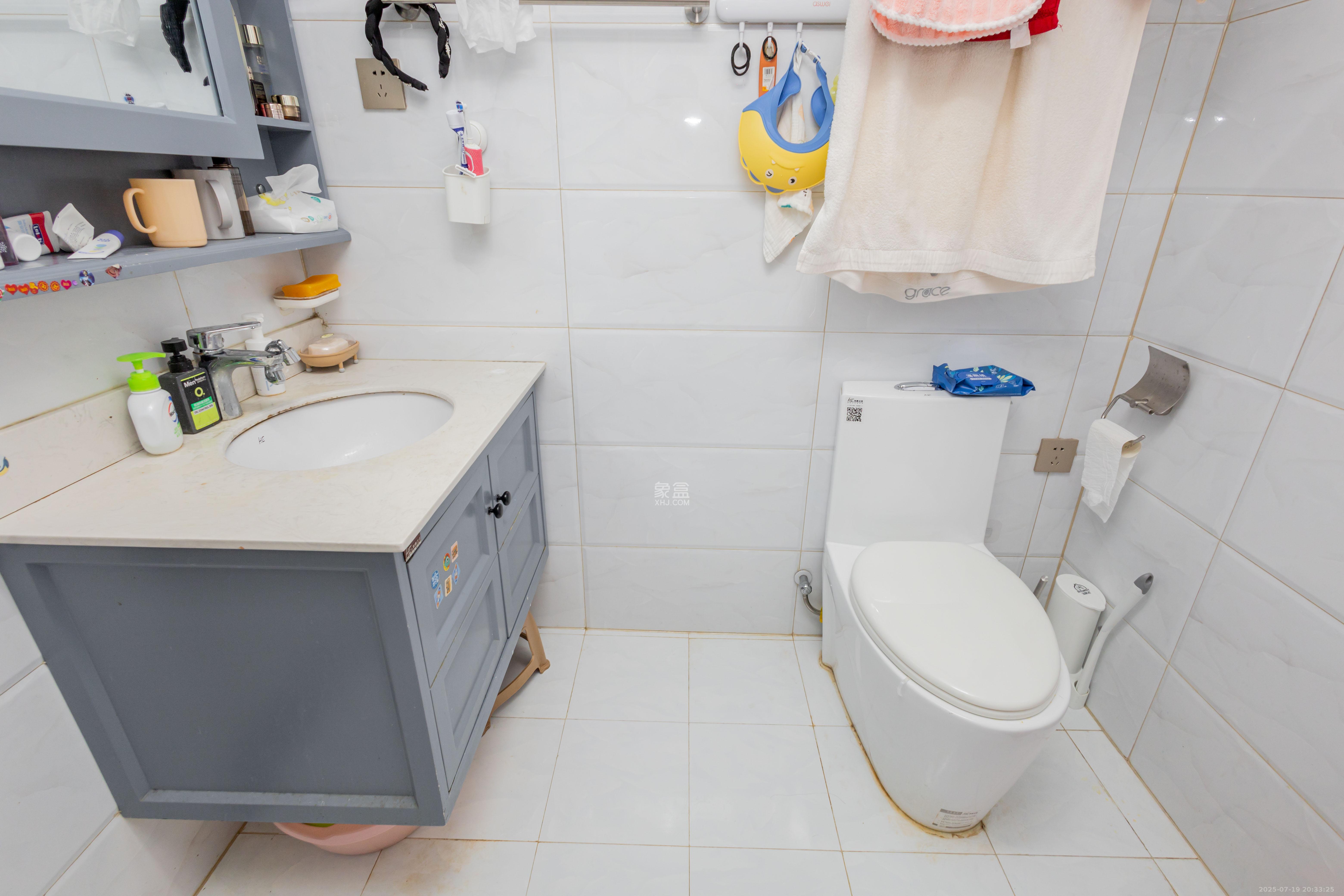 中国铁建国际城二期 3室2厅1卫 69.8万 中国铁建国际城二期 3室2厅1卫 69.8万卫生间