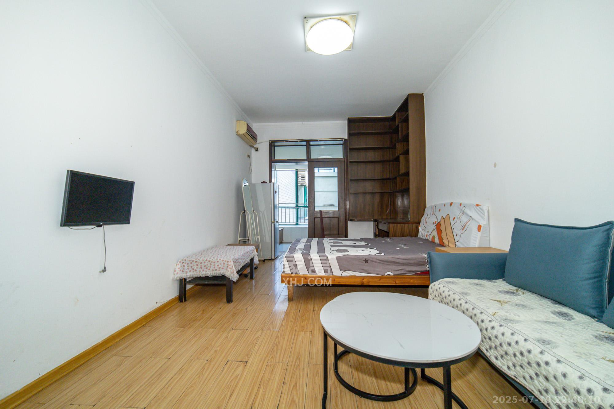 明城公寓 1室1厅1卫 18.8万 明城公寓 1室1厅1卫 18.8万客厅