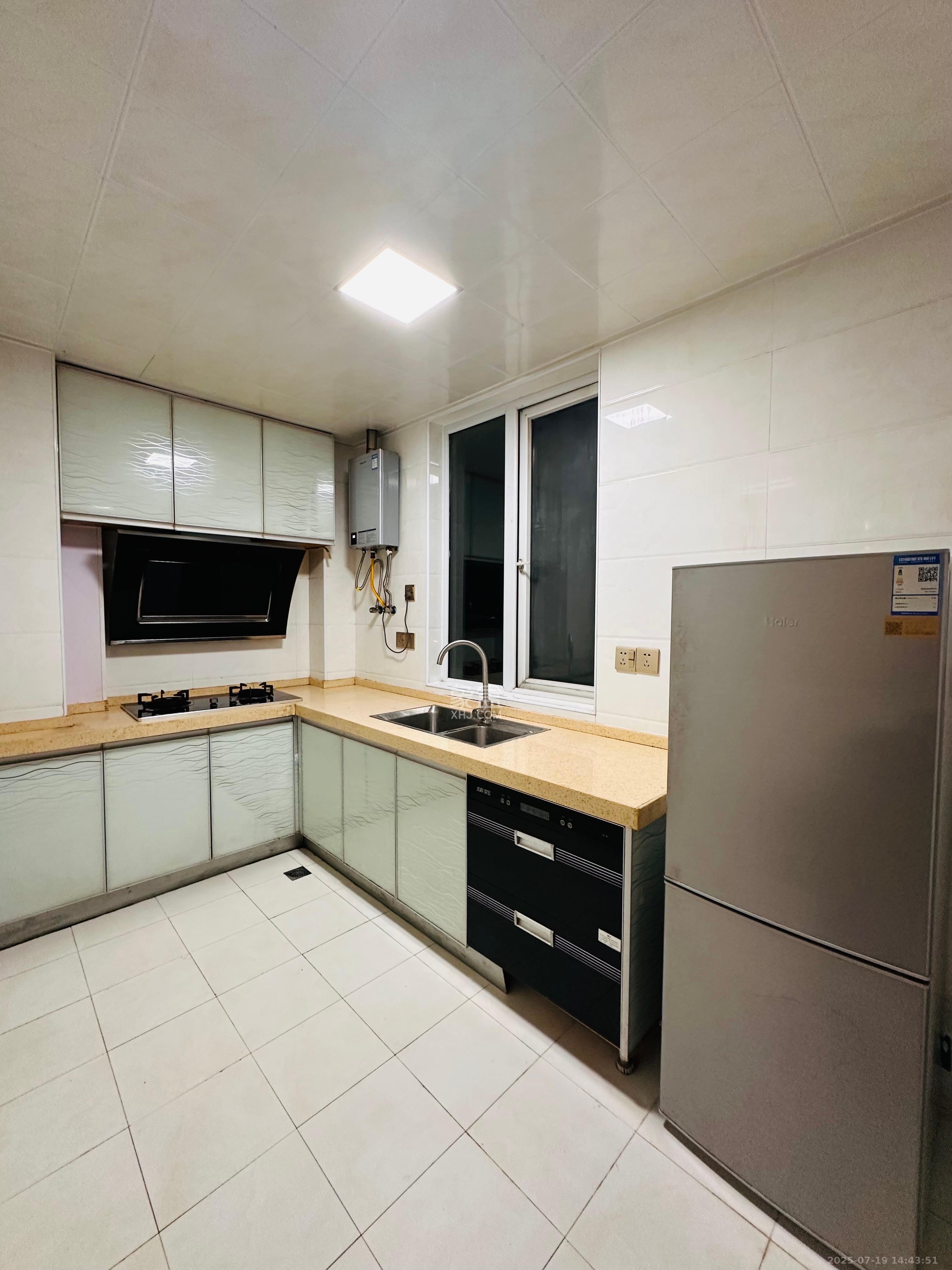 丽发新城 3室2厅2卫 2200.0元/月 丽发新城 3室2厅2卫 2200.0元/月室内图