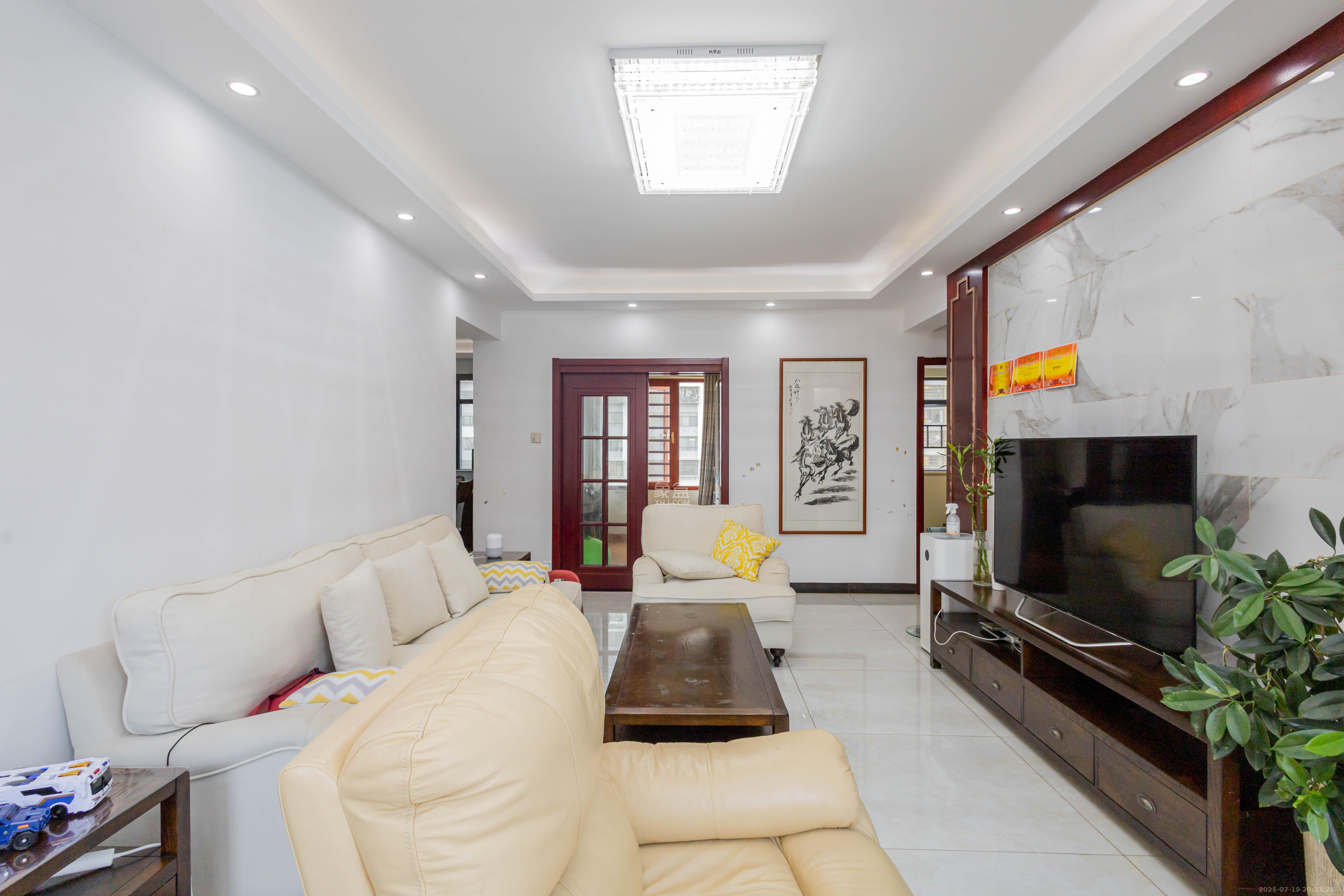 中国铁建国际城二期 3室2厅1卫 69.8万 中国铁建国际城二期 3室2厅1卫 69.8万客厅