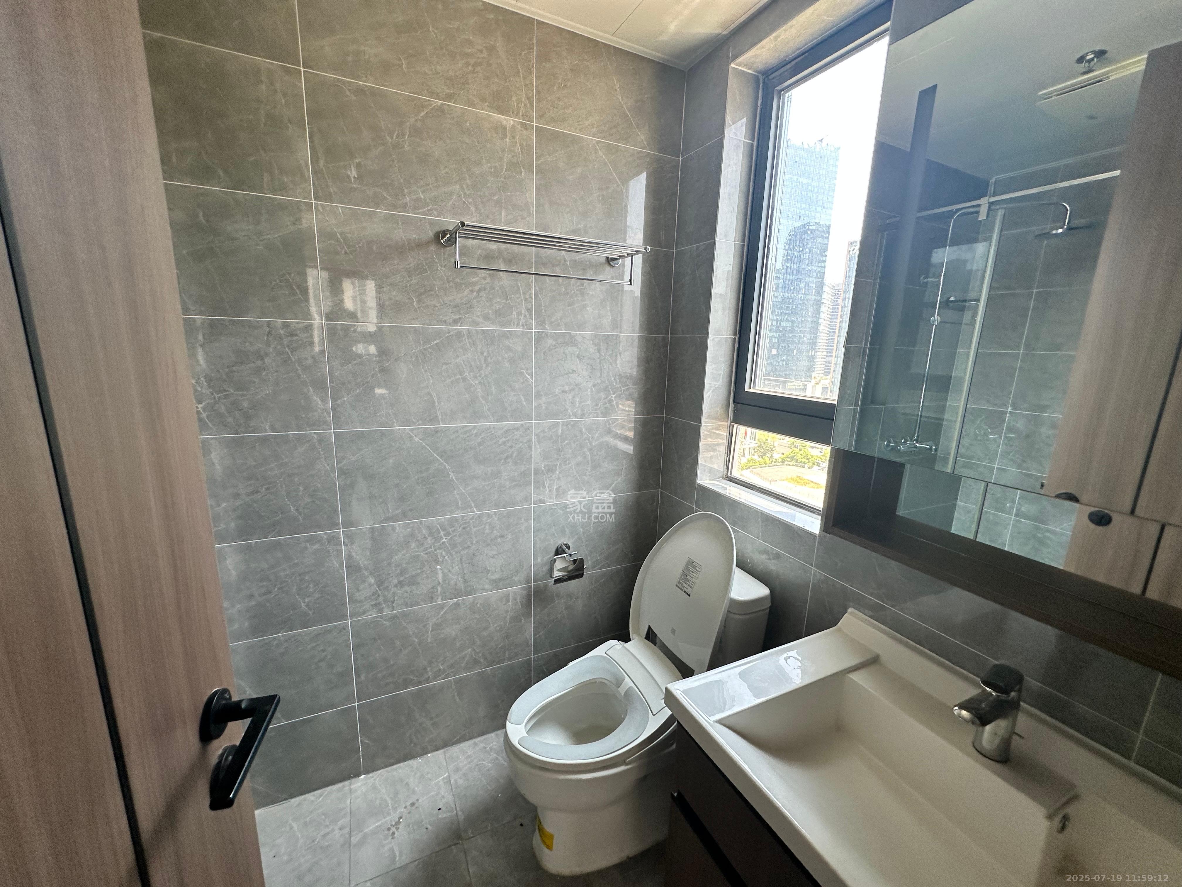 卓越中寰  4室2厅2卫    5800.0元/月 卓越中寰  4室2厅2卫    5800.0元/月室内图