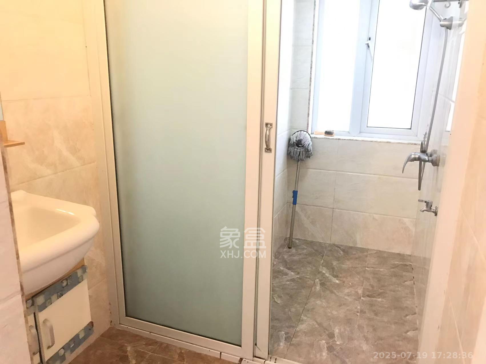 新长海广场  3室2厅1卫    1800.0元/月 新长海广场  3室2厅1卫    1800.0元/月室内图