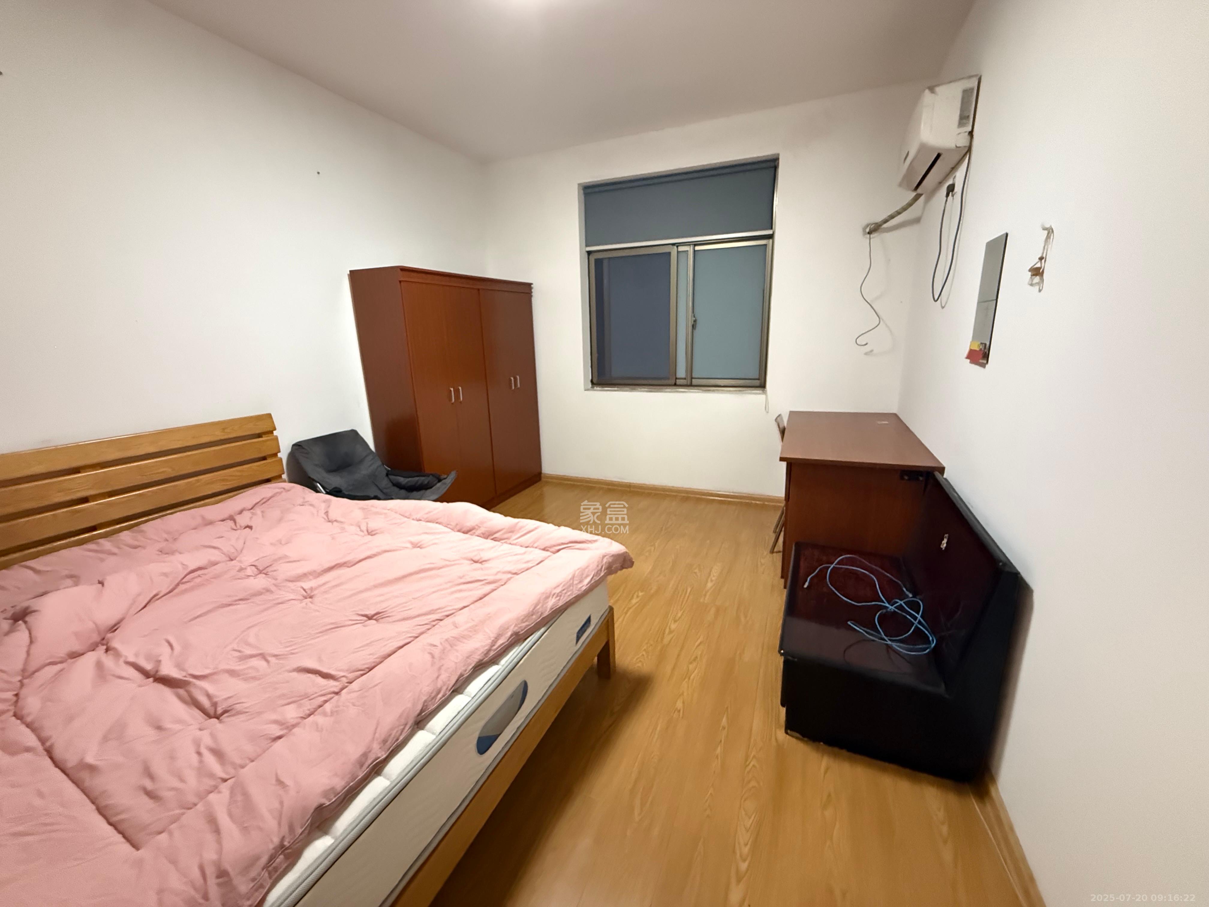 芙蓉公寓  3室2厅2卫    2400.0元/月室内图