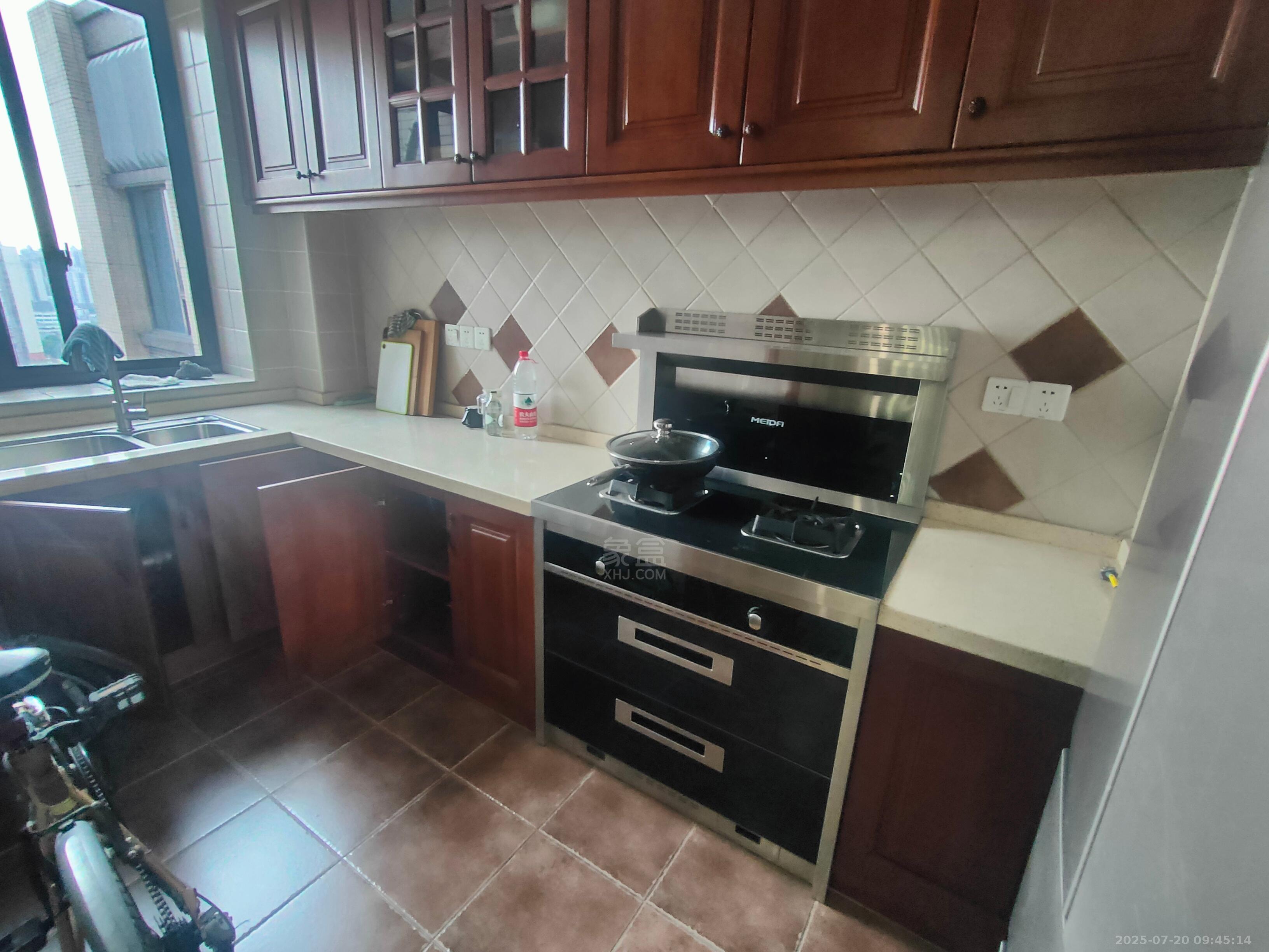 中泰财富湘江 3室2厅1卫 2200.0元/月 中泰财富湘江 3室2厅1卫 2200.0元/月室内图