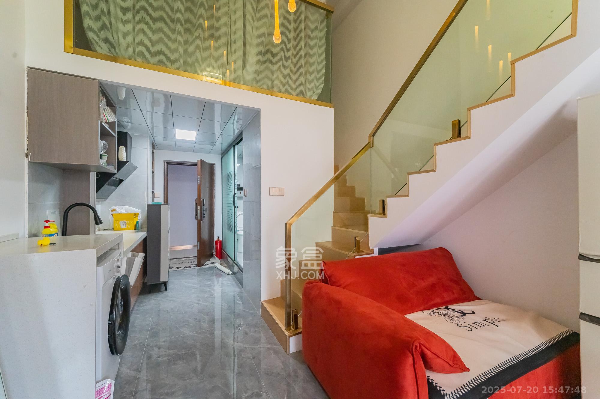 华润置地广场二期  2室1厅1卫    28.0万 华润置地广场二期  2室1厅1卫    28.0万客厅