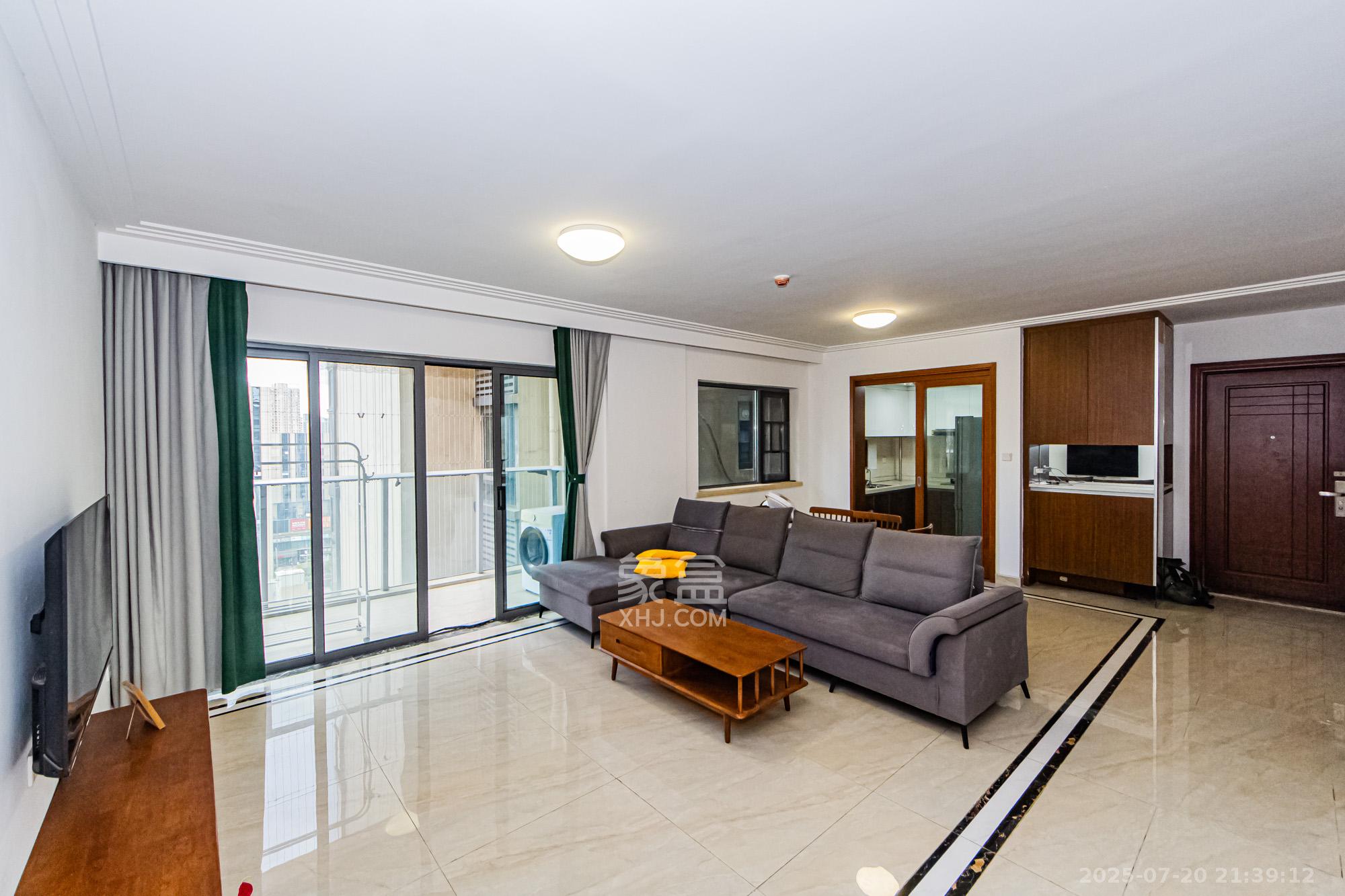 珠江好世界 4室2厅2卫 155.0万 珠江好世界 4室2厅2卫 155.0万客厅