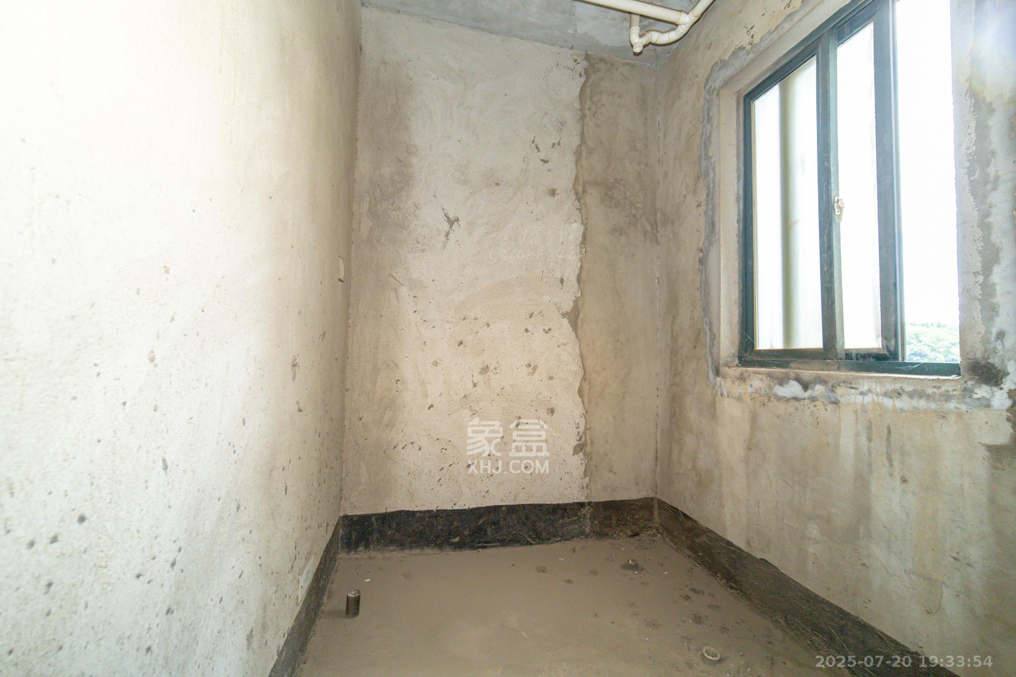 银盘鑫城  4室2厅2卫    58.0万 银盘鑫城  4室2厅2卫    58.0万卫生间