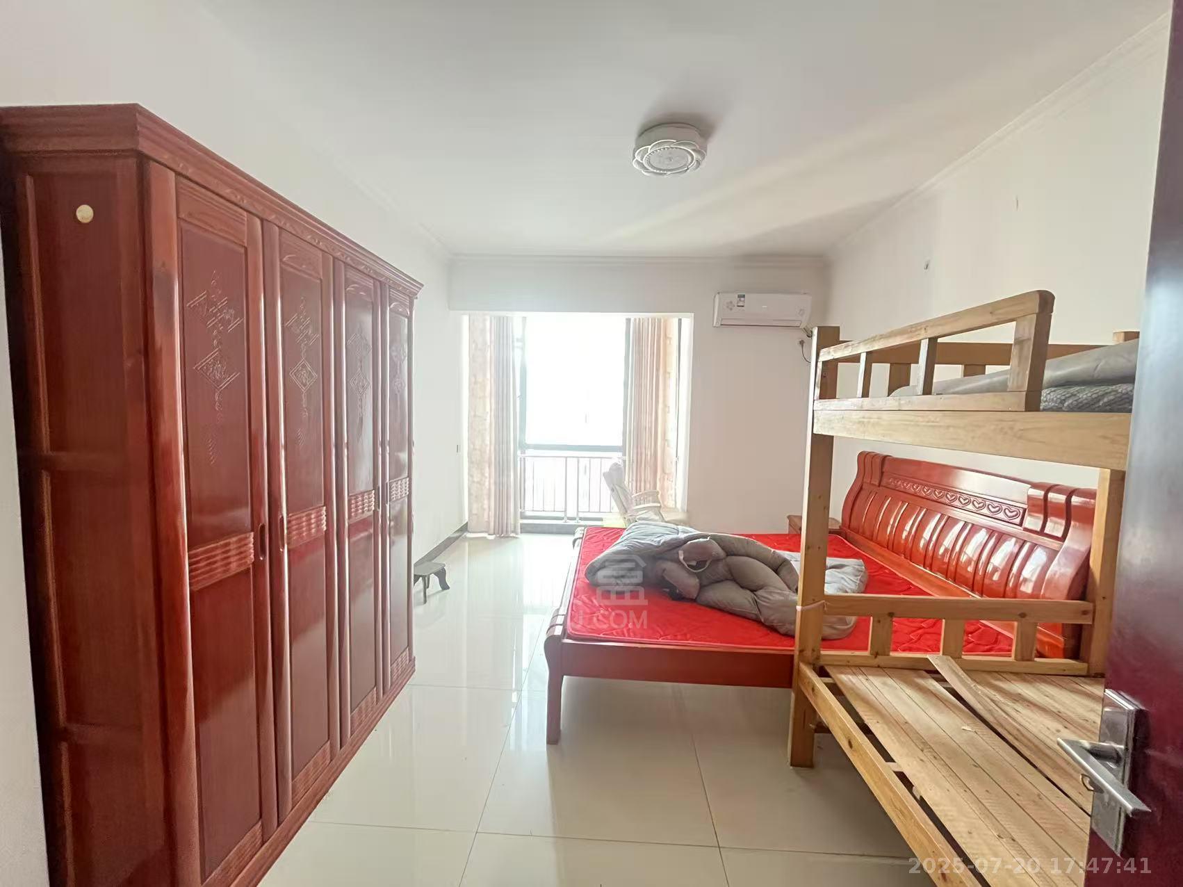 庐山春天早安华晨  4室2厅2卫    2000.0元/月 庐山春天早安华晨  4室2厅2卫    2000.0元/月室内图