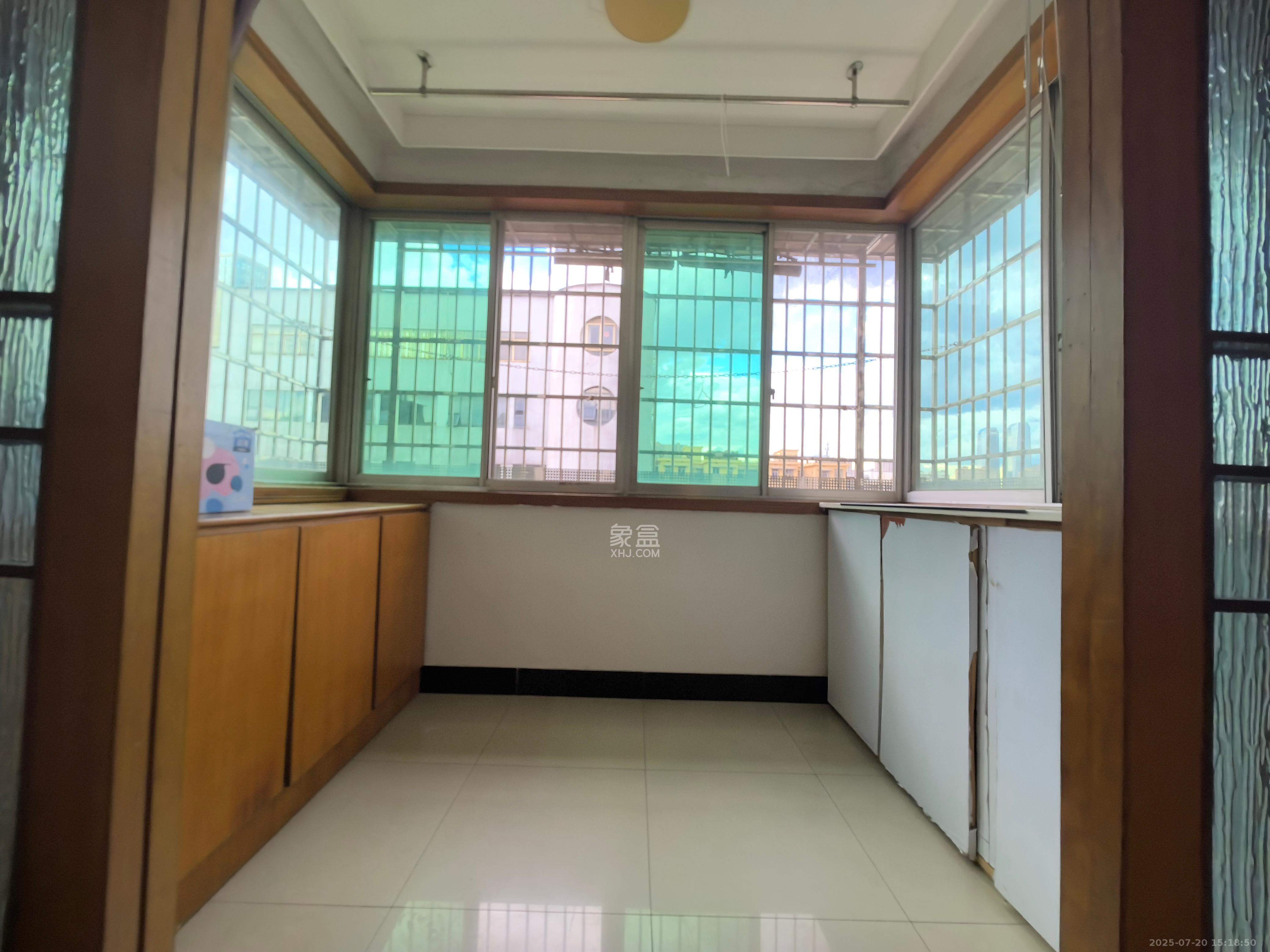 兰亭居  3室2厅2卫    2200.0元/月室内图