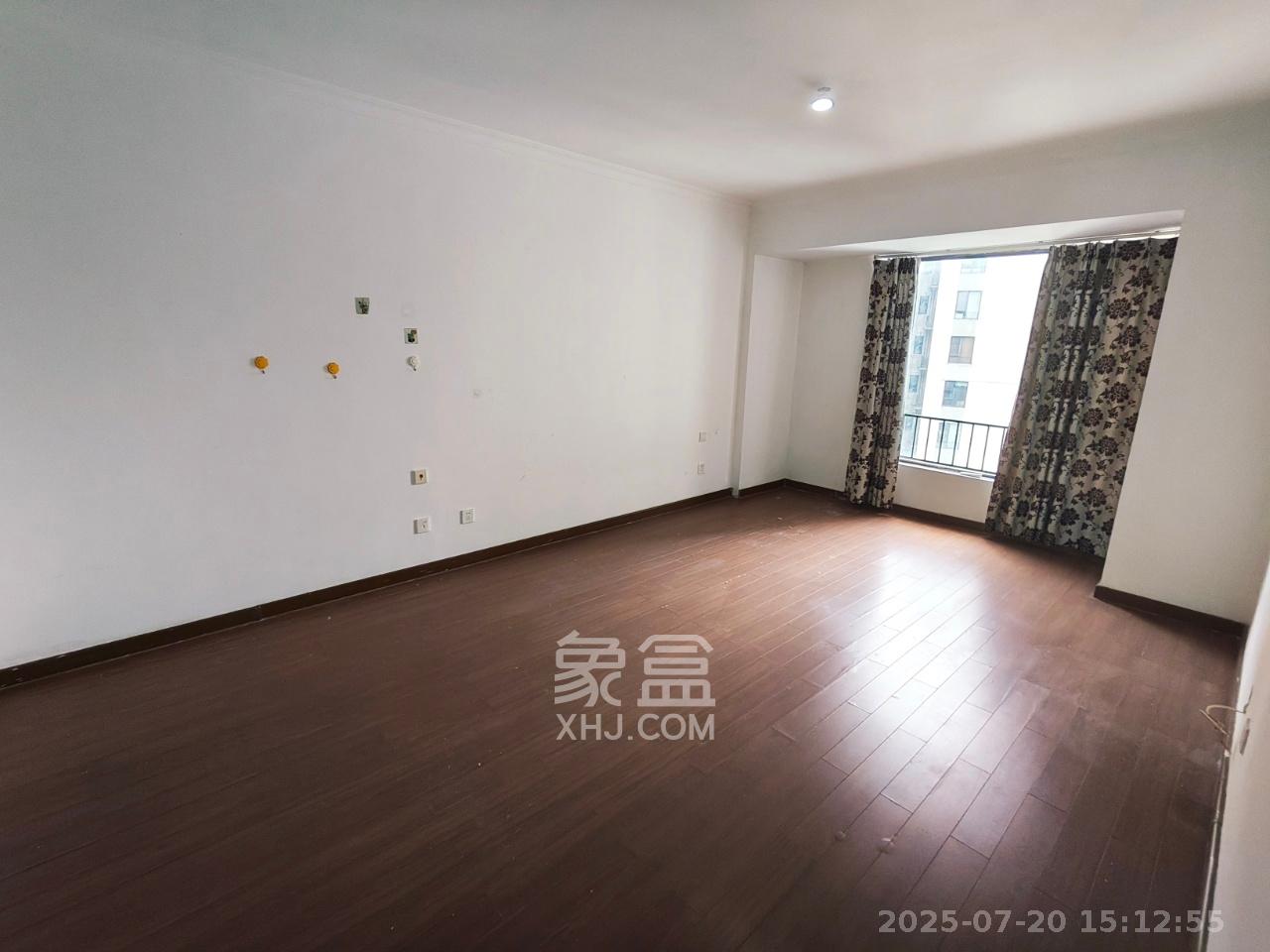 万科城市花园  3室2厅2卫   2000.00元/月室内图