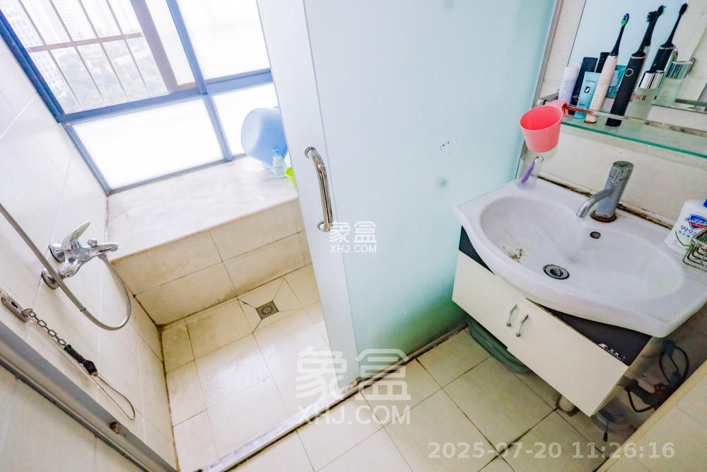 上海城小区 2室2厅1卫 2300.0元/月 上海城小区 2室2厅1卫 2300.0元/月室内图