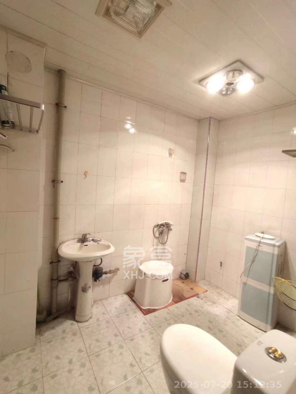 涉外花园 3室2厅2卫 2000.0元/月 涉外花园 3室2厅2卫 2000.0元/月室内图