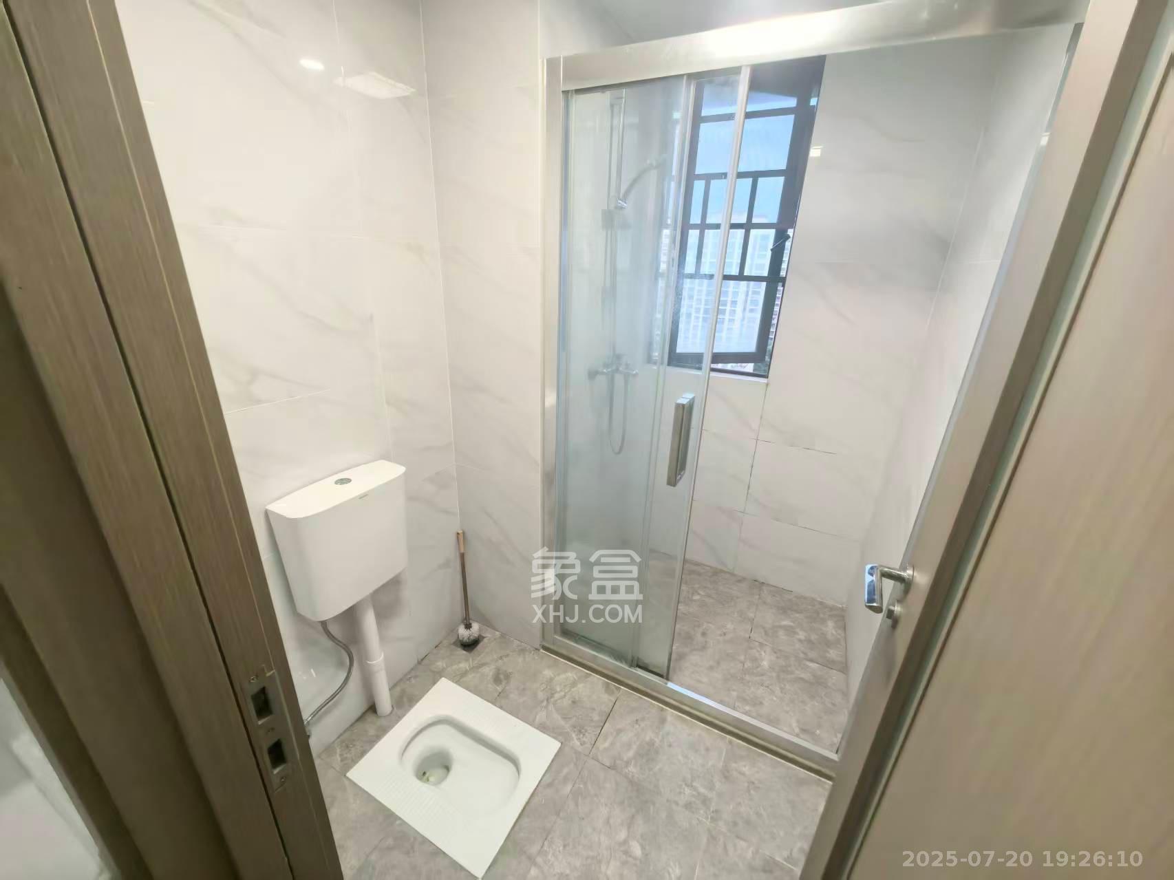 招商华发依云曦城  4室2厅2卫   2800.00元/月室内图