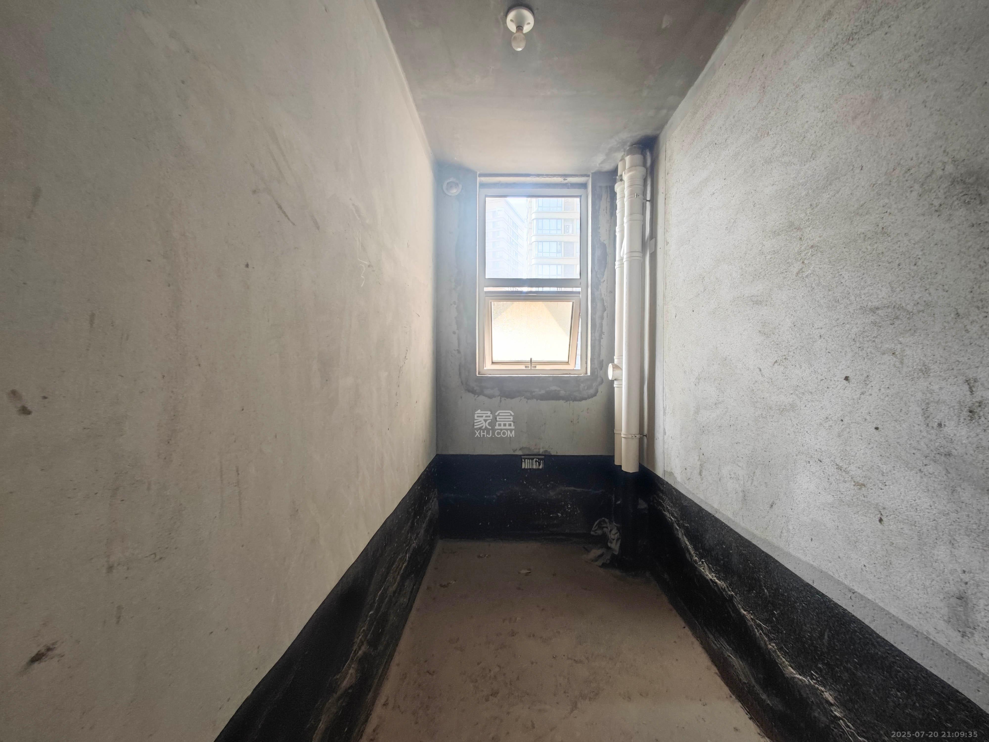 五矿万境水岸二期（五矿万境水岸和苑）  4室2厅2卫    220.0万卫生间