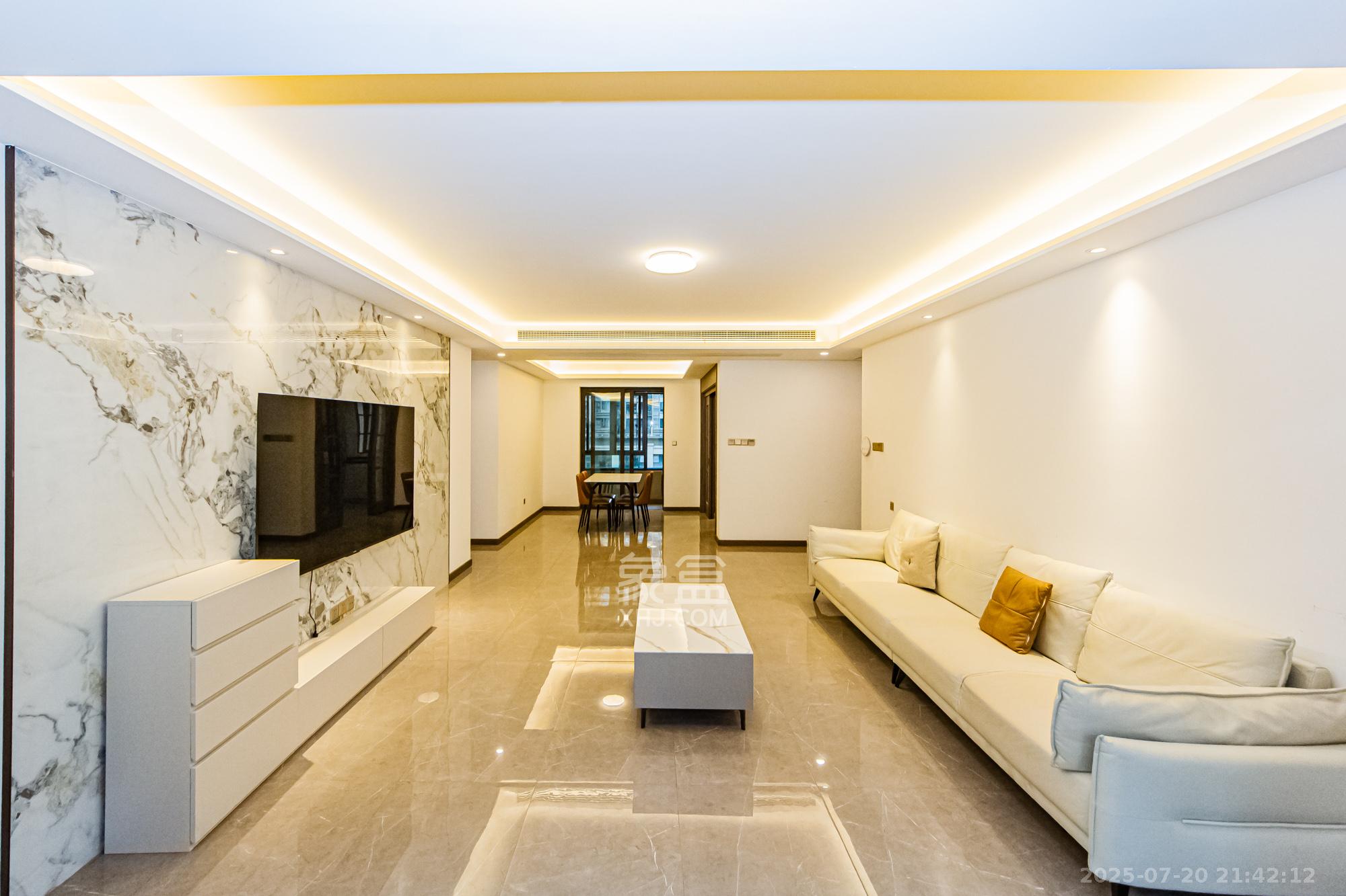 龙湖春江天玺 4室2厅2卫 215.0万 龙湖春江天玺 4室2厅2卫 215.0万客厅