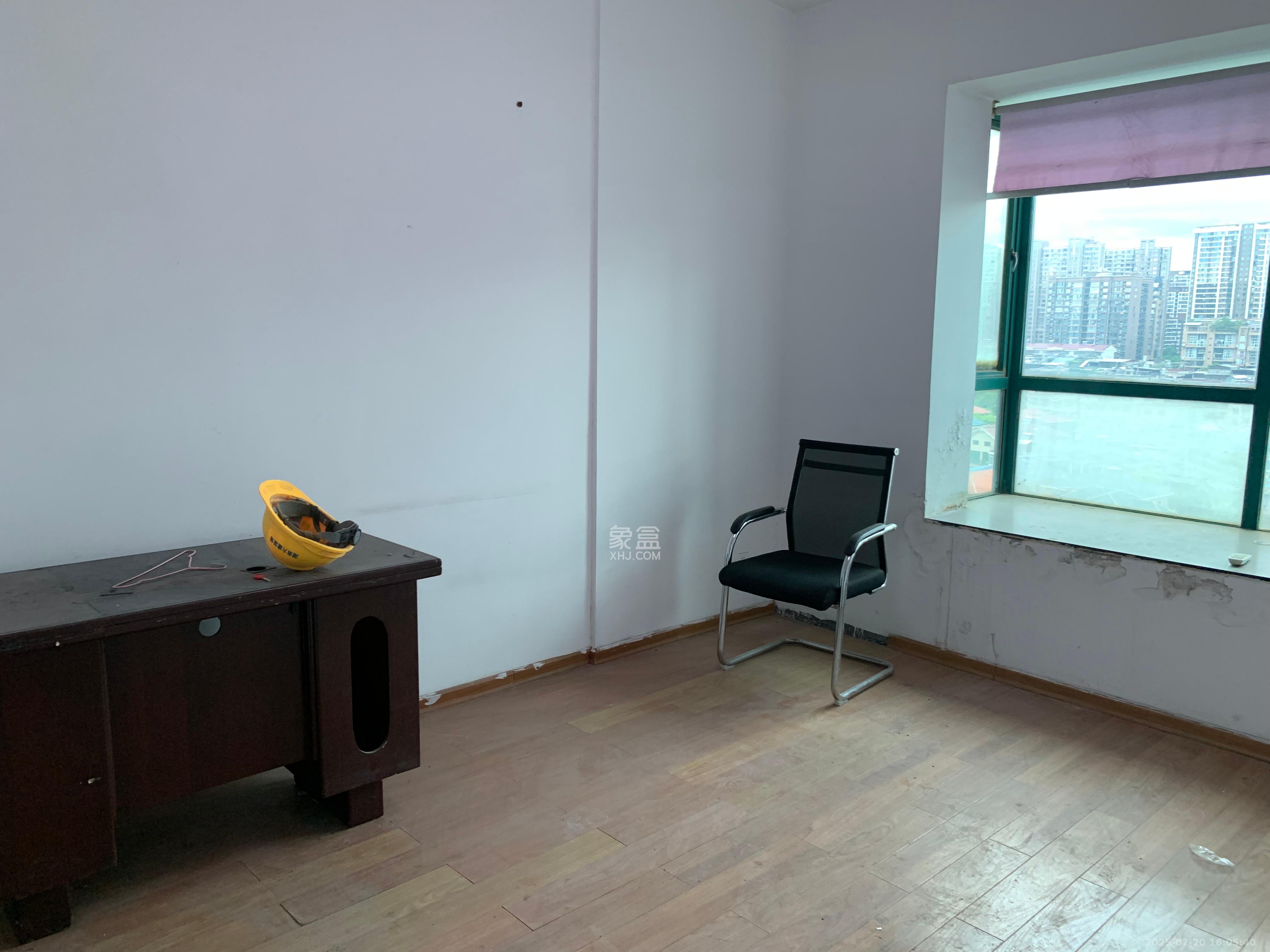 湘府东苑  3室2厅2卫    2500.0元/月 湘府东苑  3室2厅2卫    2500.0元/月室内图