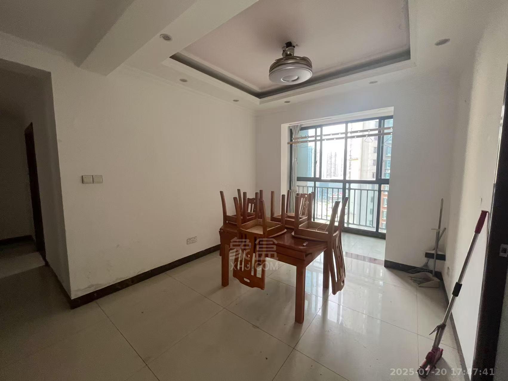 庐山春天早安华晨  4室2厅2卫    2000.0元/月 庐山春天早安华晨  4室2厅2卫    2000.0元/月室内图1