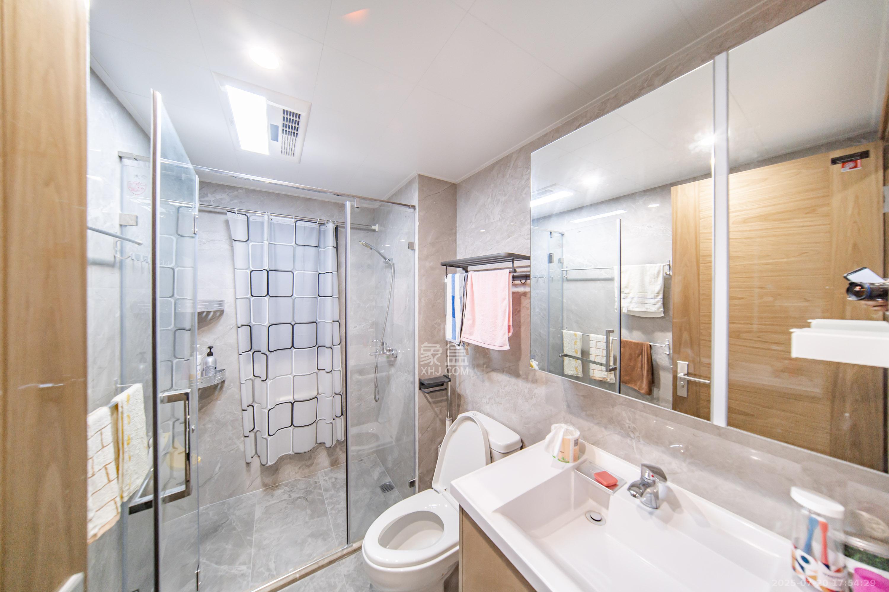 保利天汇 3室2厅2卫 132.0万 保利天汇 3室2厅2卫 132.0万卫生间