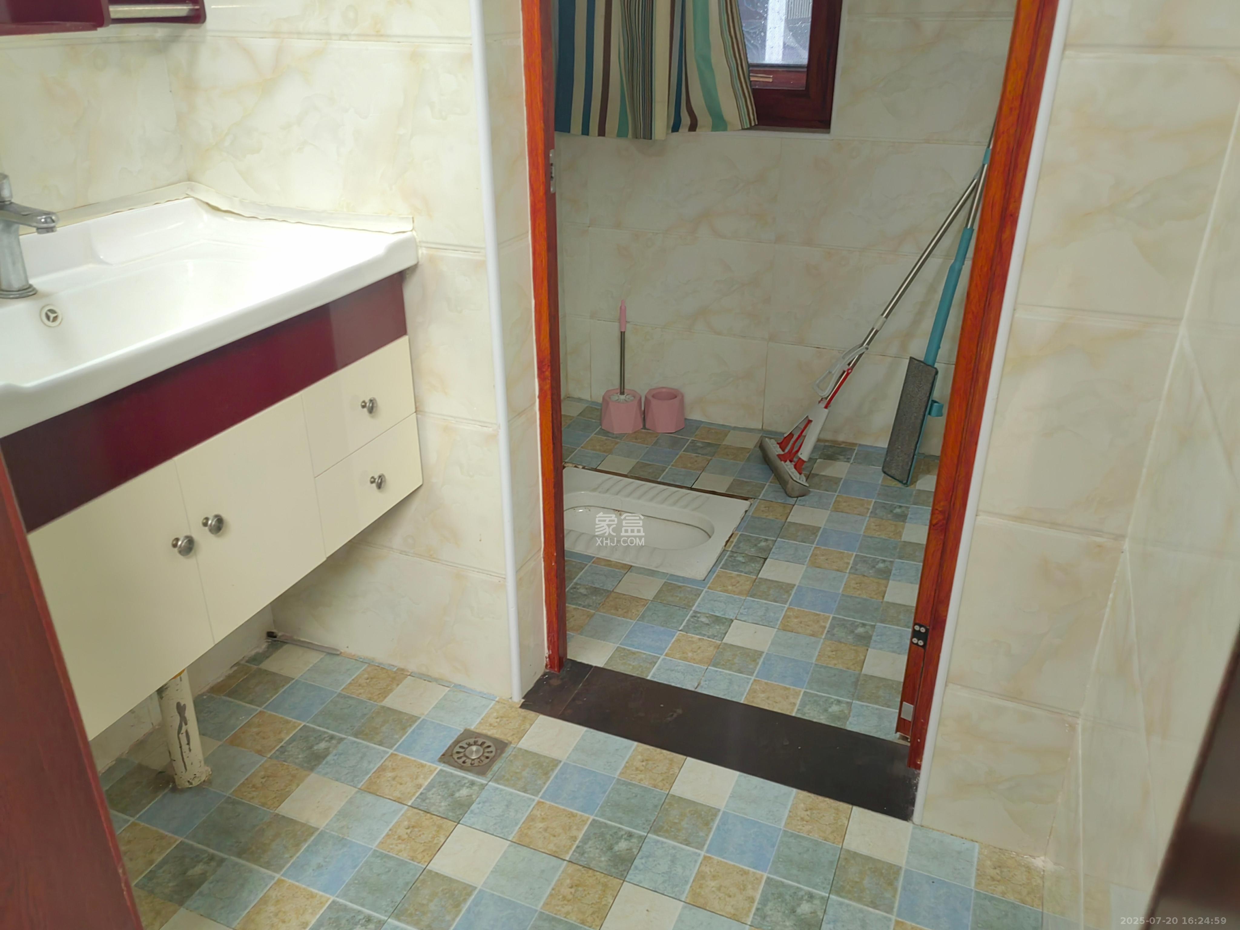 新华通讯社宿舍区 3室2厅2卫 3400.0元/月 新华通讯社宿舍区 3室2厅2卫 3400.0元/月室内图