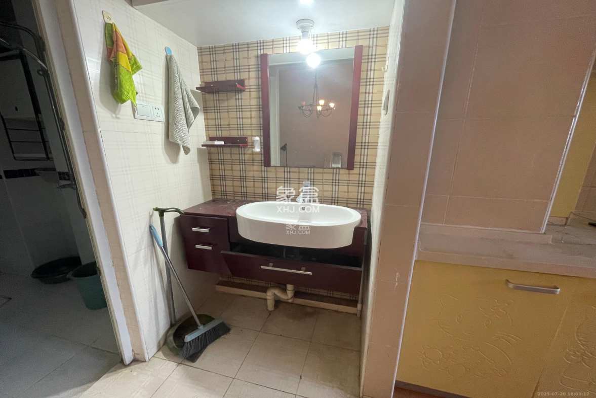 中远公馆 1室1厅1卫 1500.0元/月 中远公馆 1室1厅1卫 1500.0元/月室内图