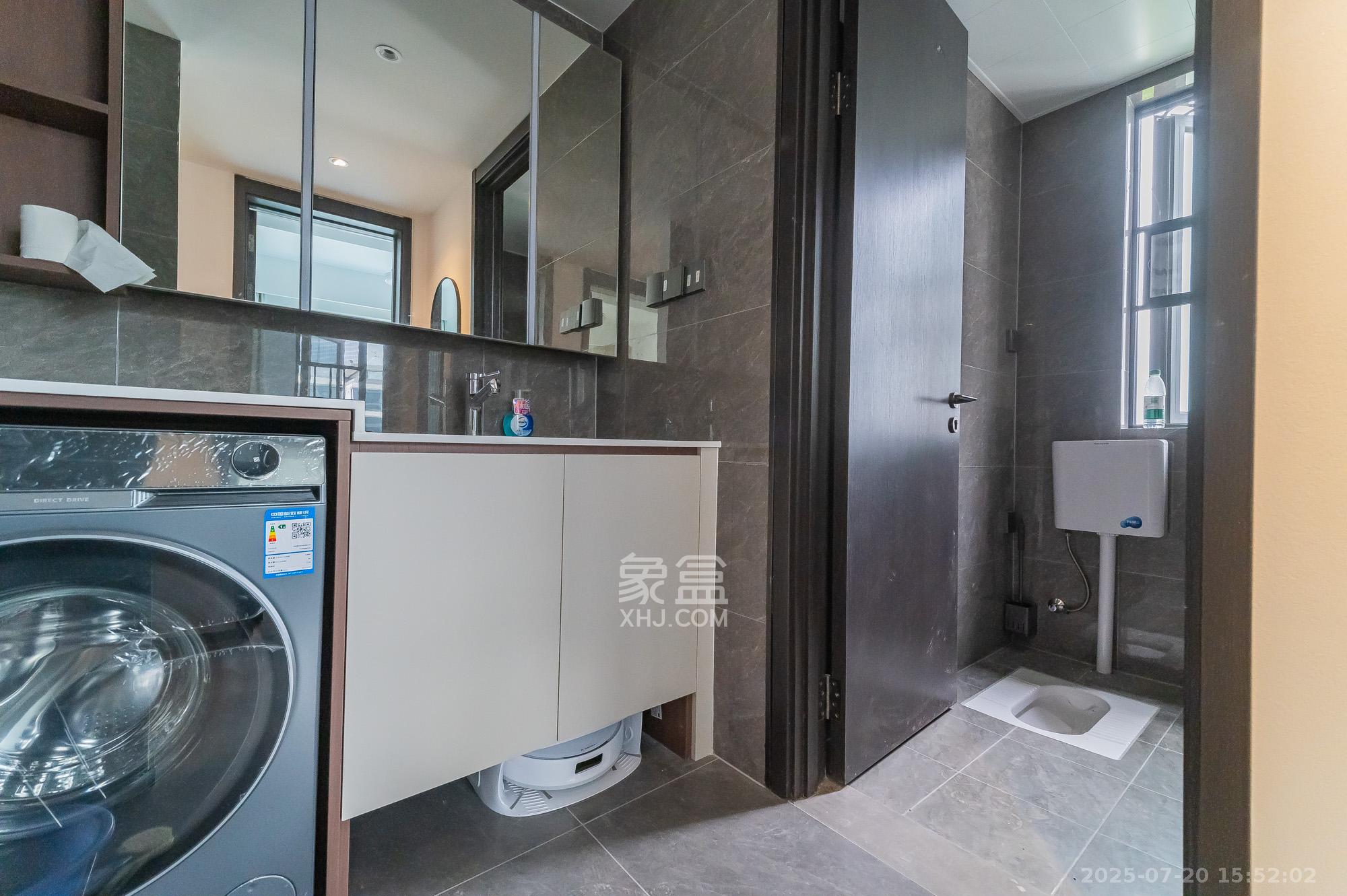 万科松湖天地  4室2厅2卫    222.5万卫生间